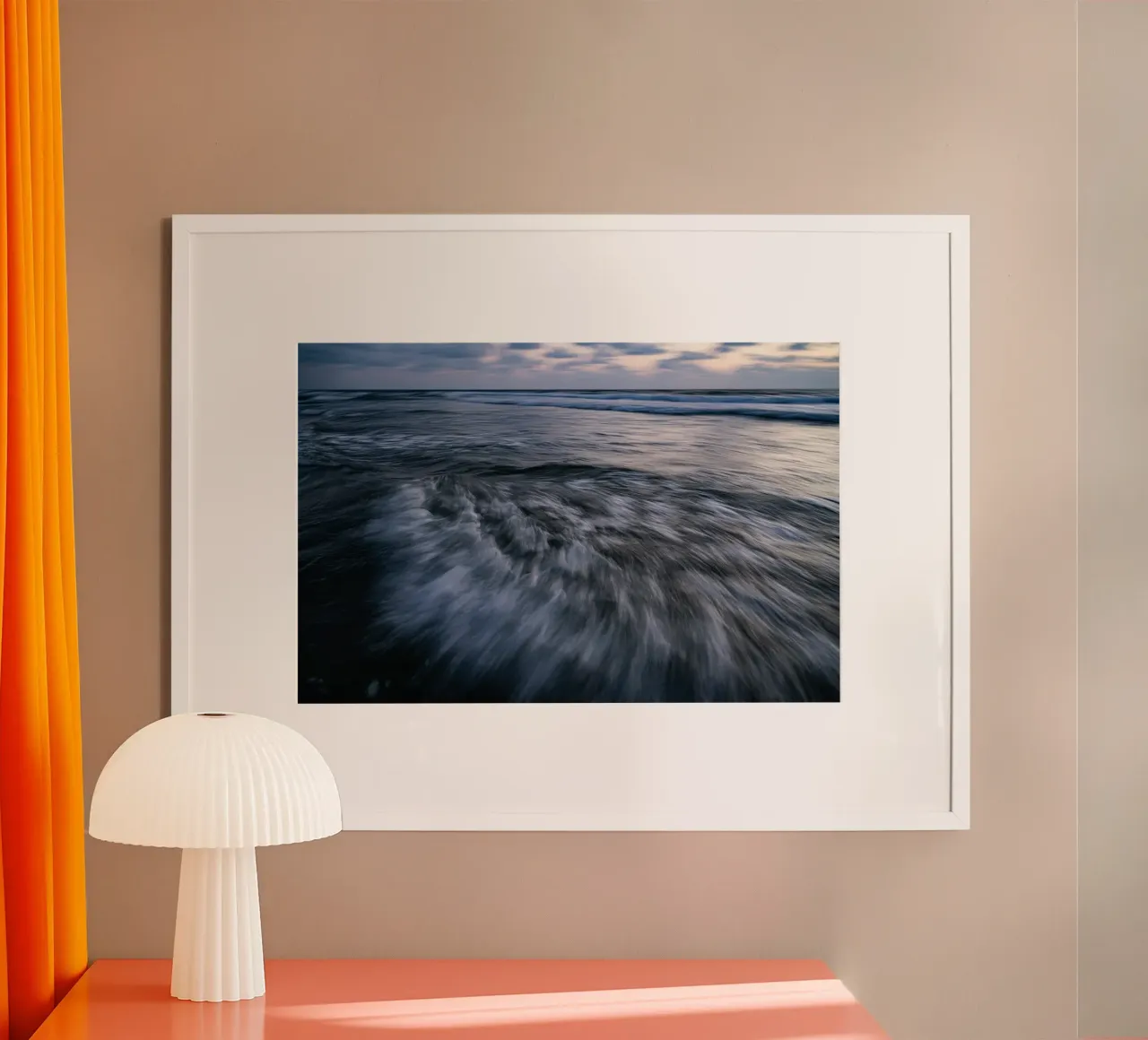 L'unicità delle onde LI poster con telaio in legno da Tal Paz-Fridman