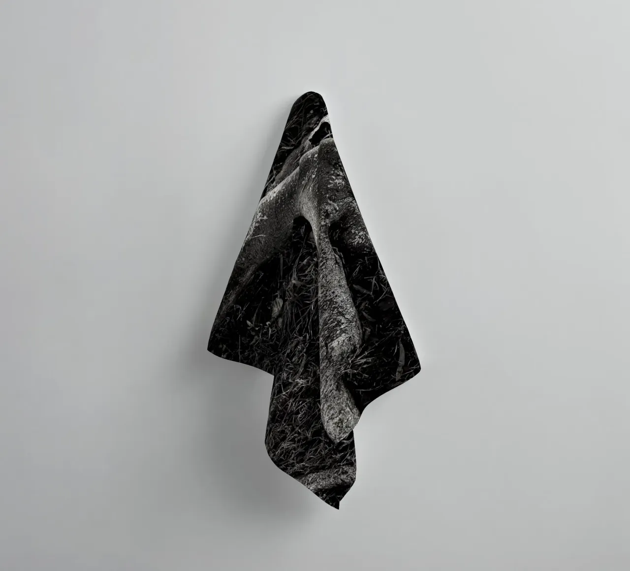 Roots II towel by Tal Paz-Fridman