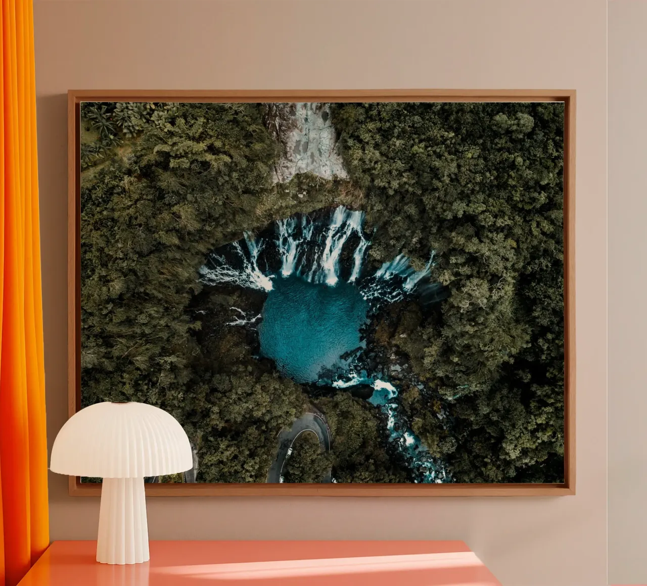 Silencio sepulcral lienzo con Marco flotante de StillVibe Home