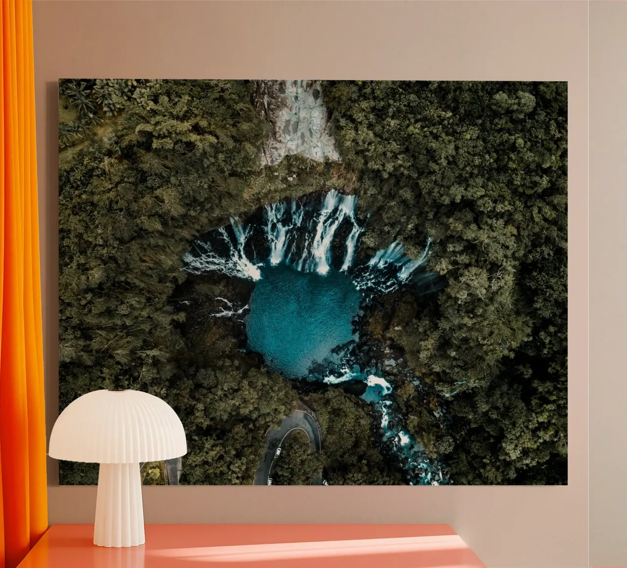 Silencio sepulcral lienzo con Marco flotante de StillVibe Home