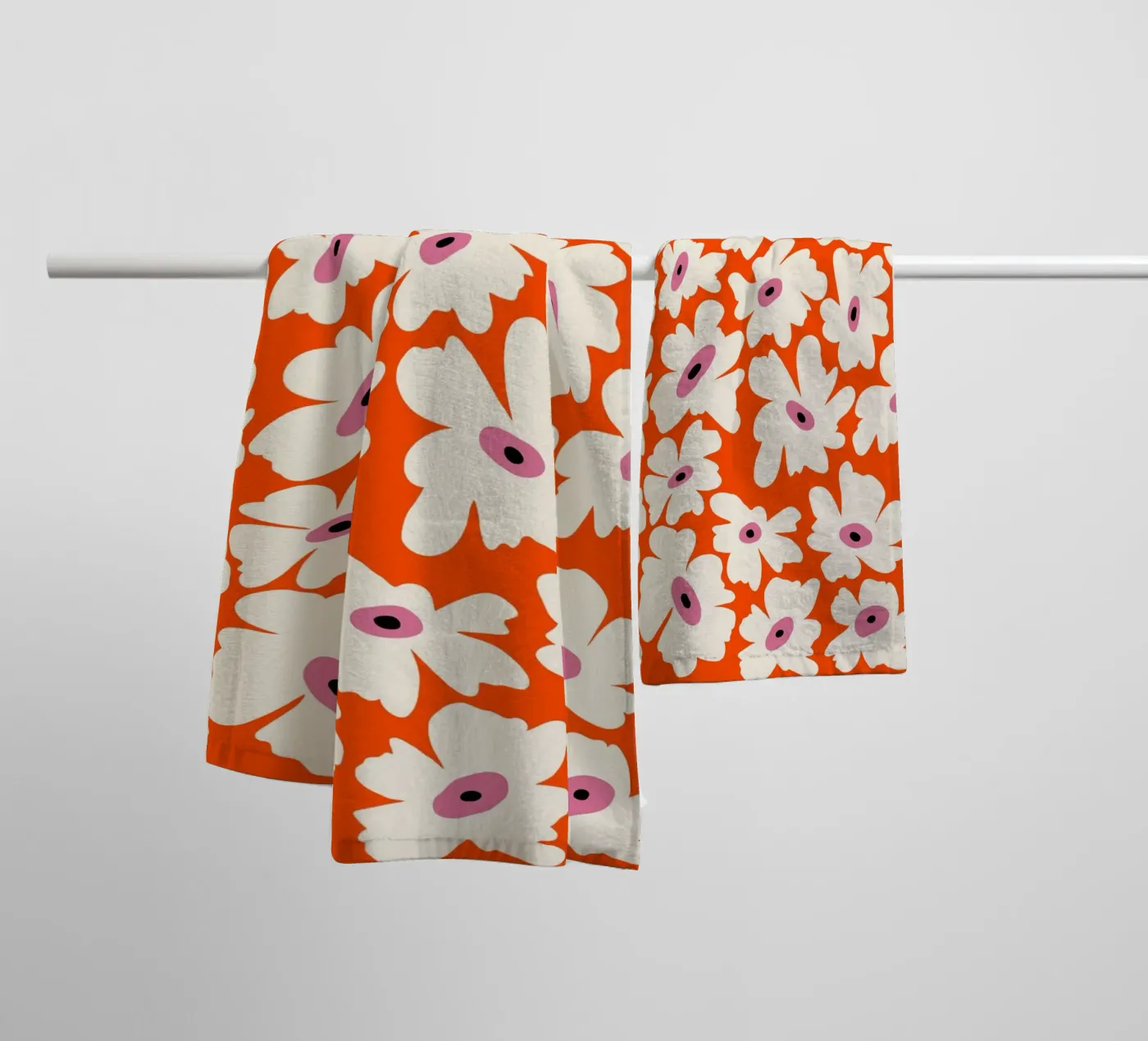 Floral Fun Garden badhanddoek van Miho Art Studio