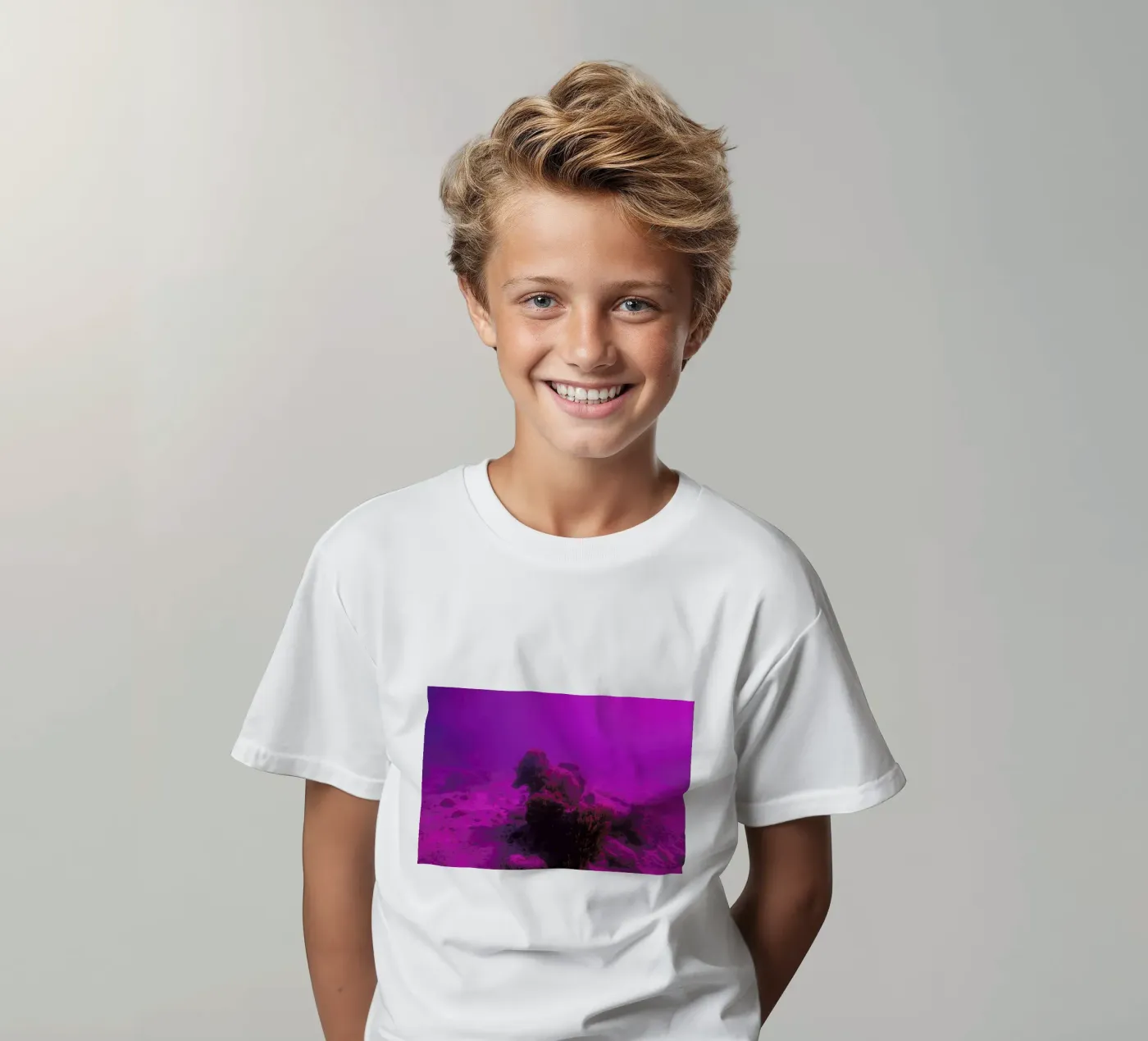 Untitled_4 t-shirt bambini da James Cooper