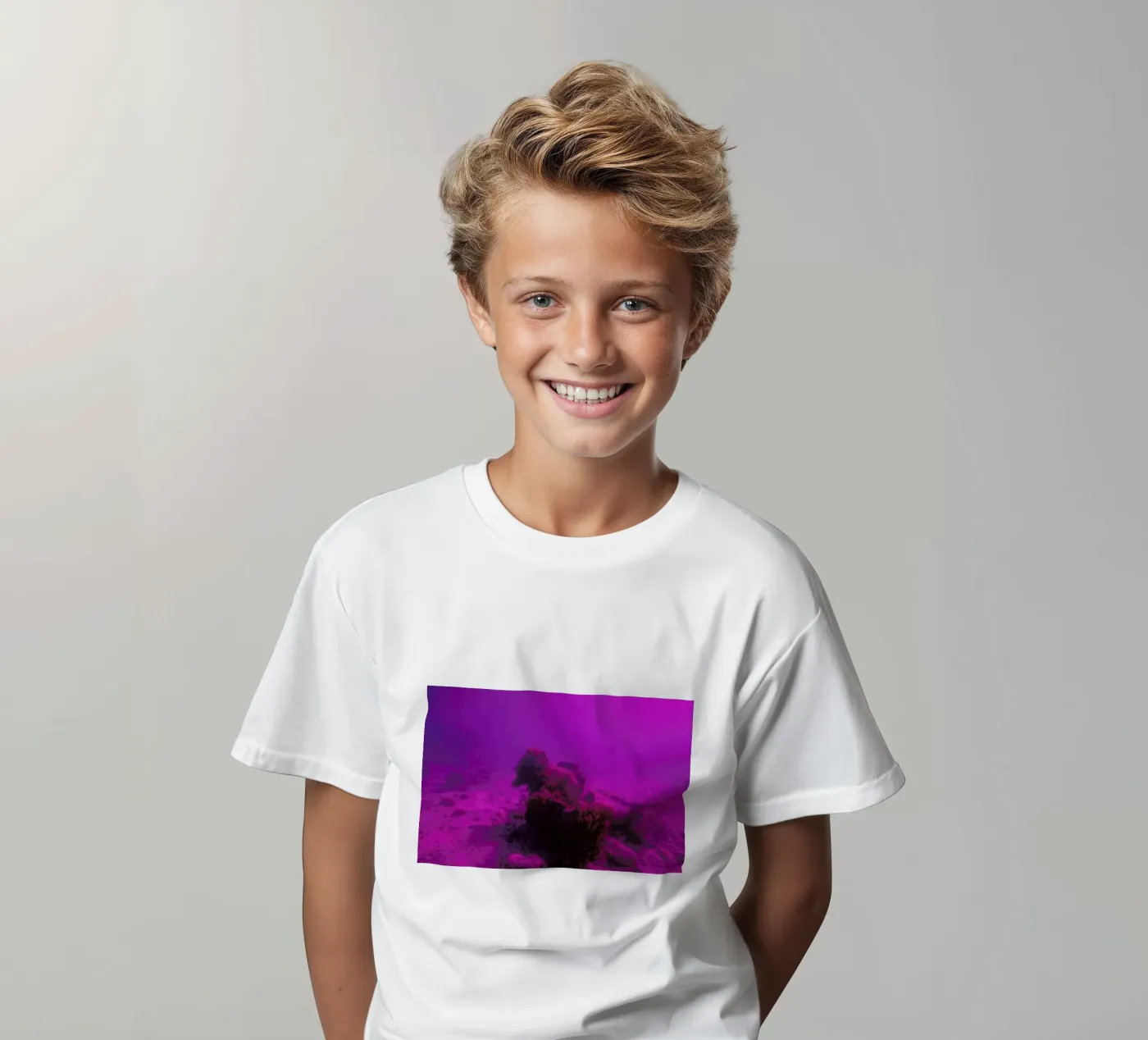 Untitled_4 t-shirt bambini da James Cooper