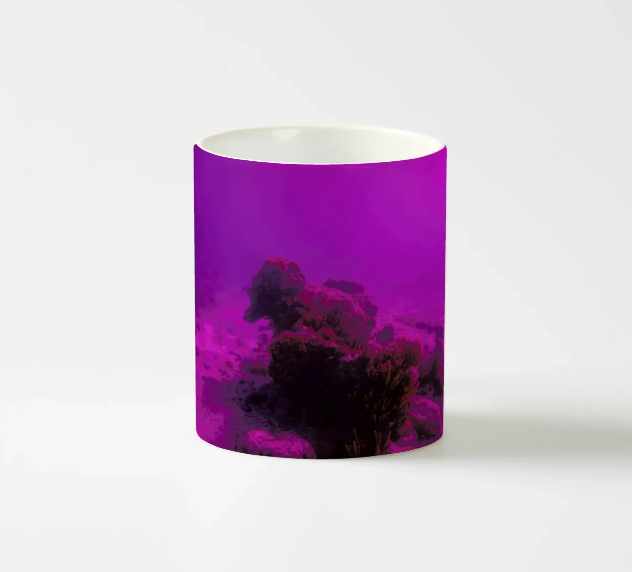 Untitled_4 mug en céramique de James Cooper