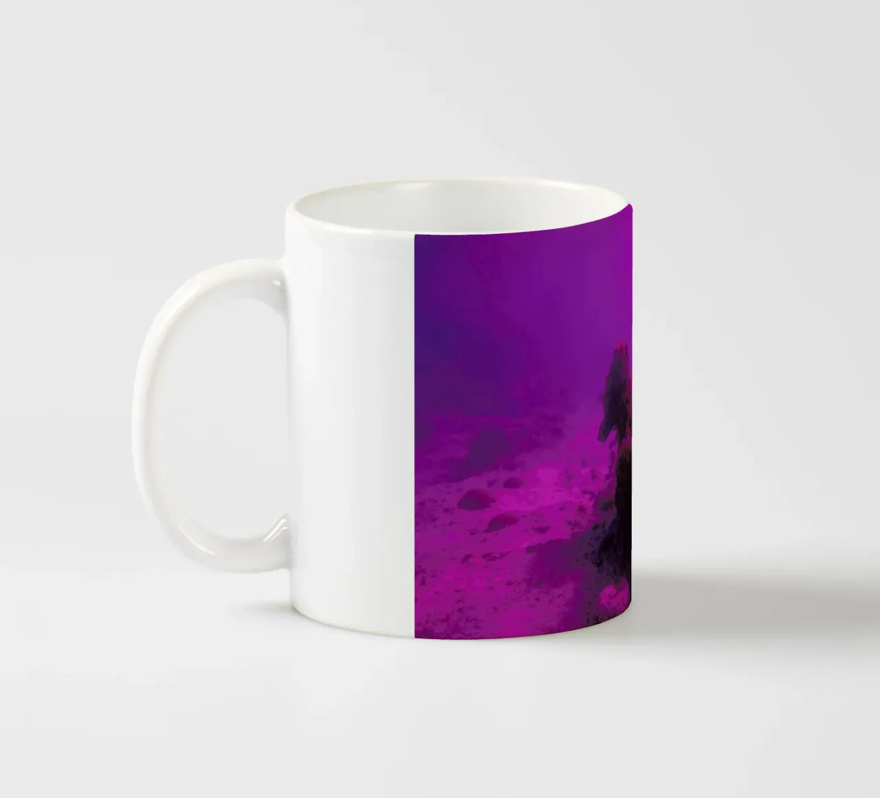 Untitled_4 mug en céramique de James Cooper