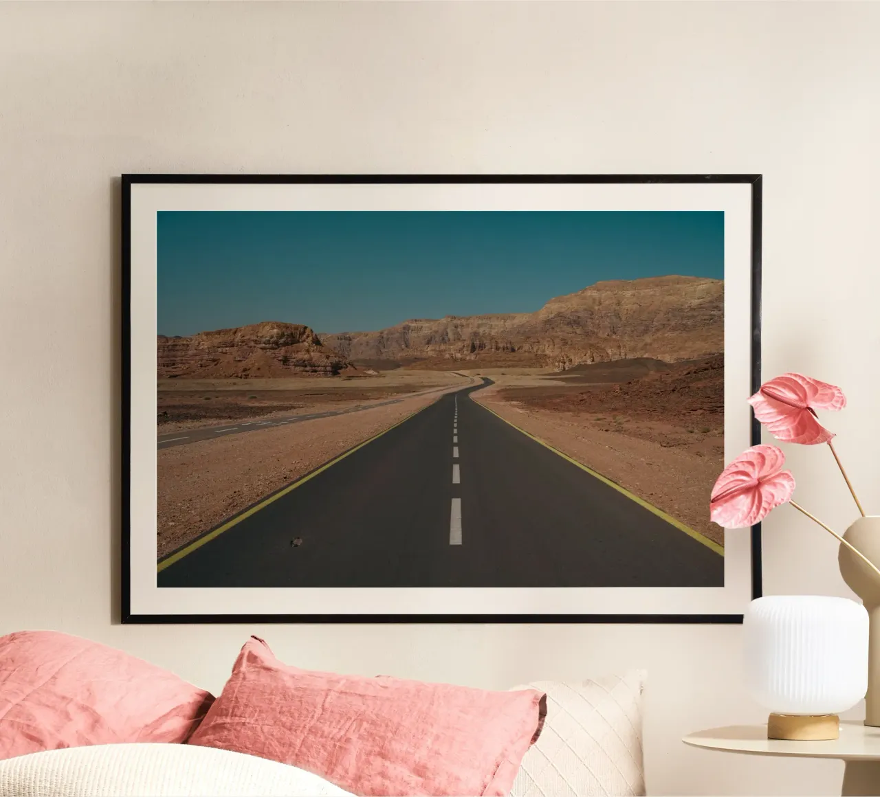 Desert Road #2 poster con telaio in plastica da Tal Paz-Fridman