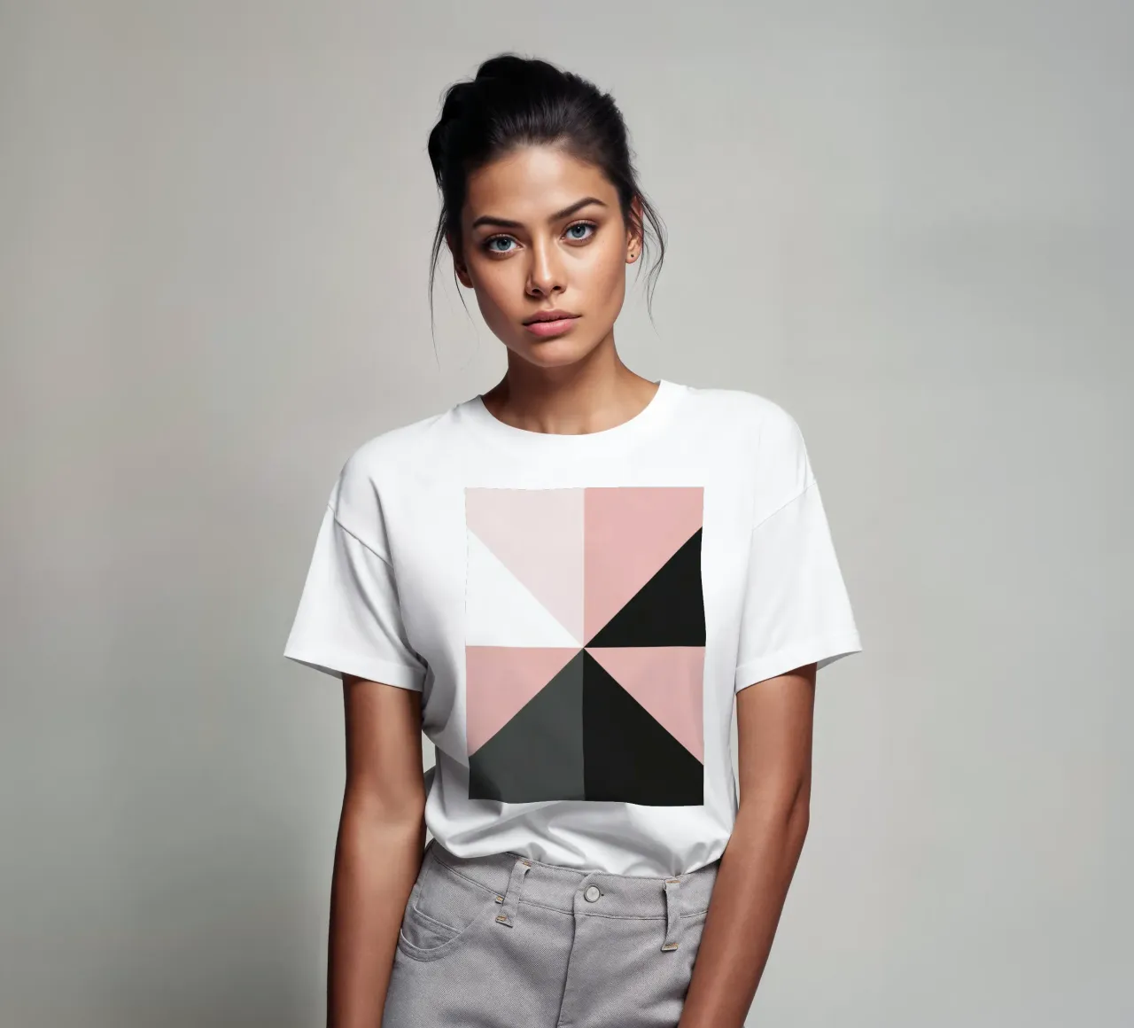 Composición geométrica abstracta de triángulos de color rosa camiseta de DesignDoodle