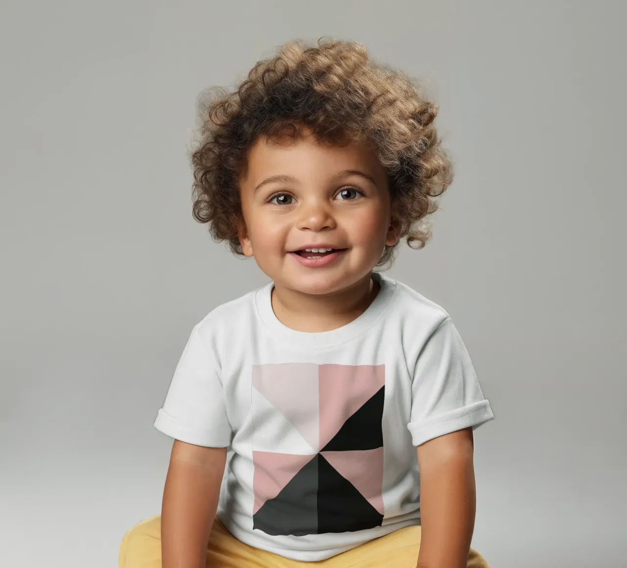 Composición geométrica abstracta de triángulos de color rosa camiseta de bebé de DesignDoodle