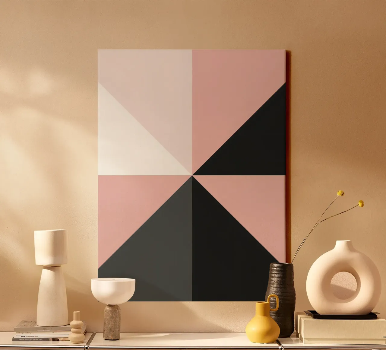 Composizione geometrica astratta di triangoli rosa colorati tela con Cornice a cassetta da DesignDoodle