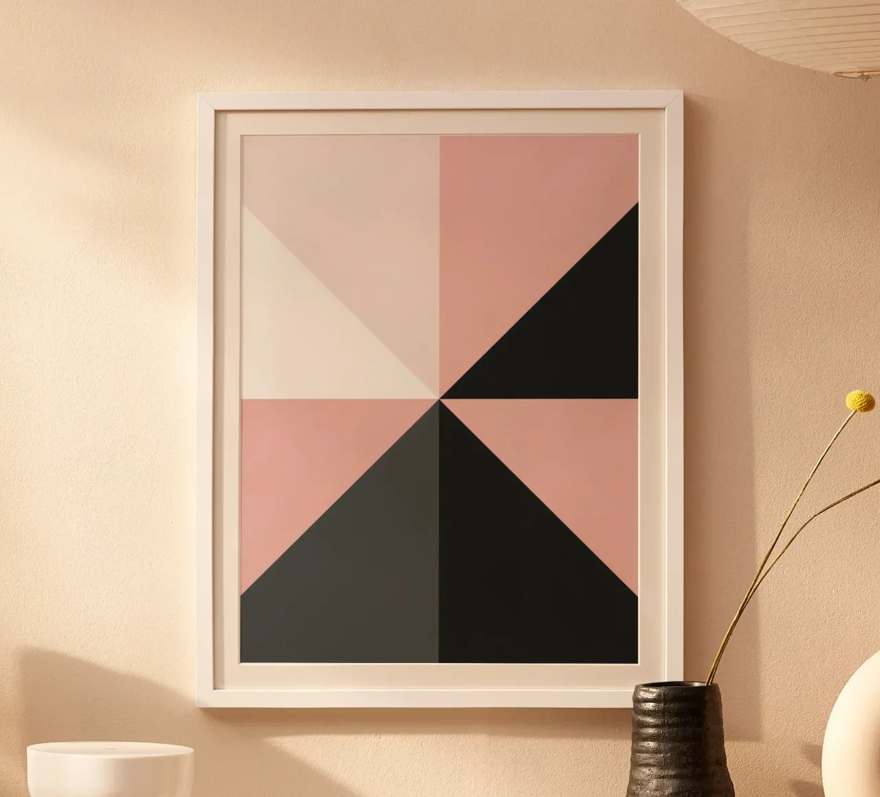 Composizione geometrica astratta di triangoli rosa colorati poster con telaio in alluminio da DesignDoodle