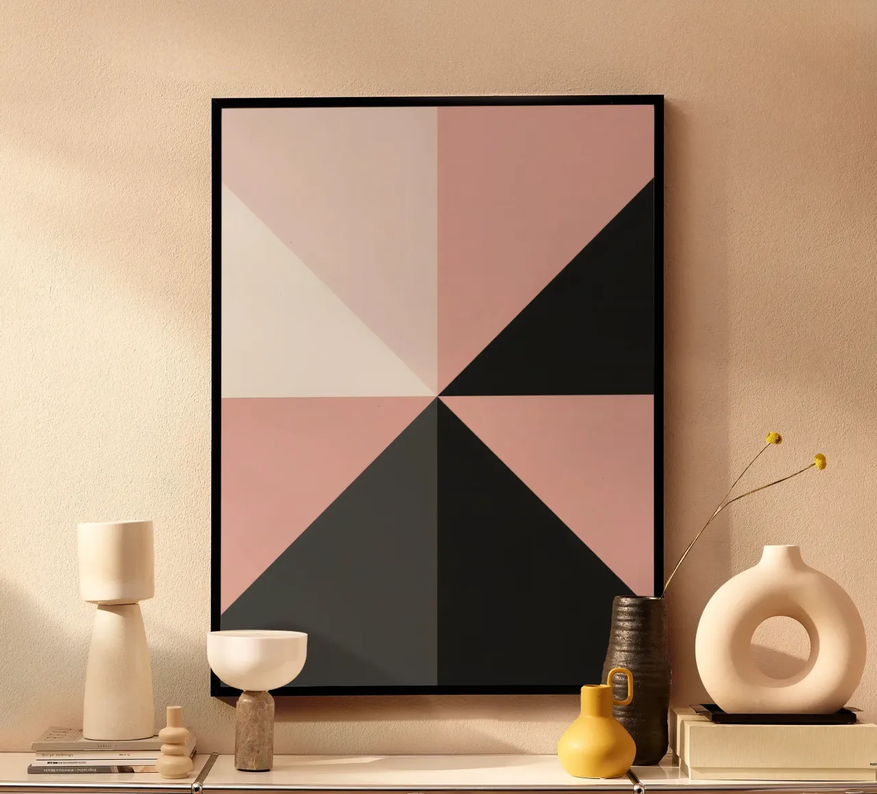 Composizione geometrica astratta di triangoli rosa colorati poster con telaio in alluminio da DesignDoodle