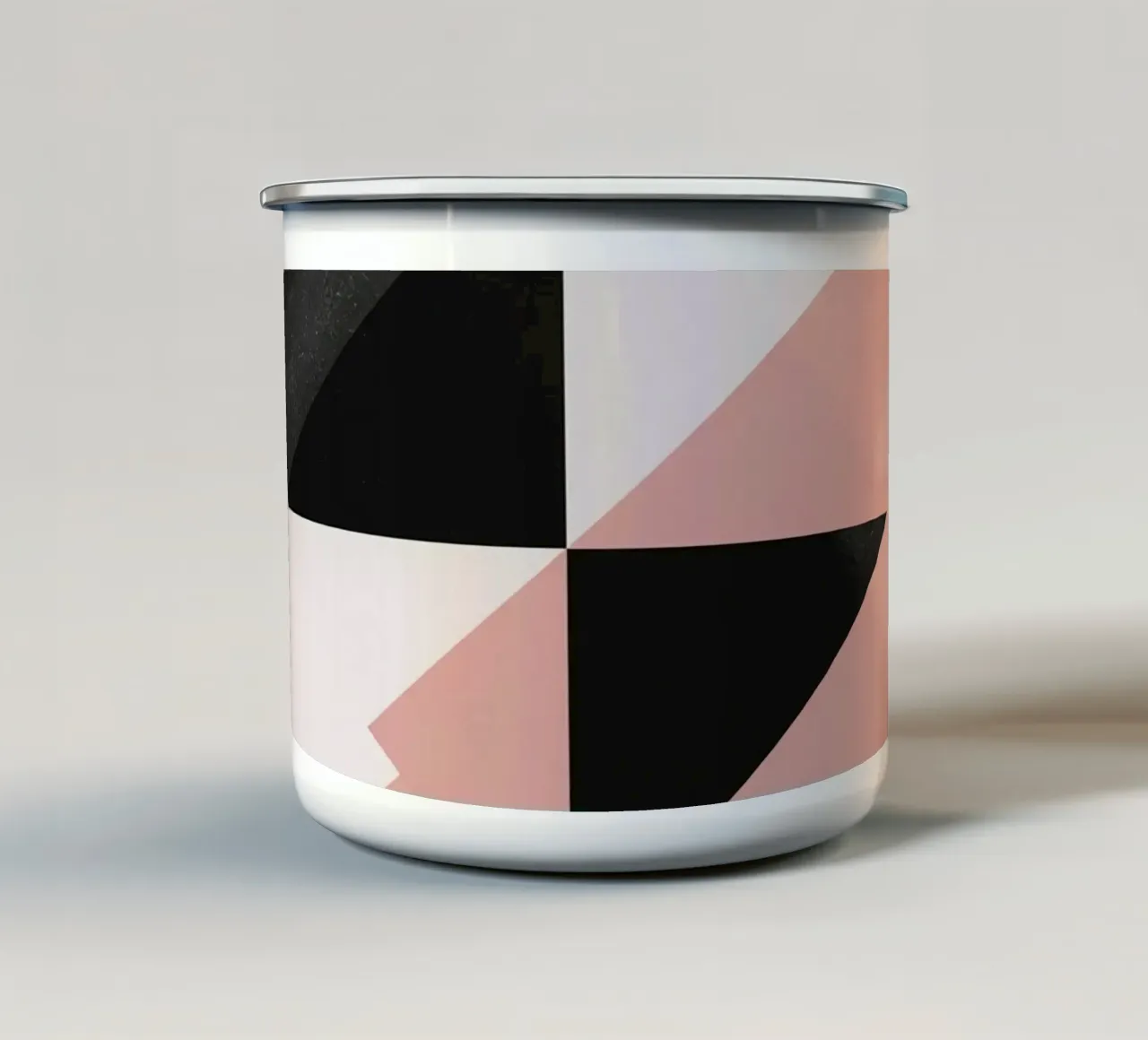 Immagine astratta di nero triangoli semicerchio rosa e bianco tazza in smalto da DesignDoodle