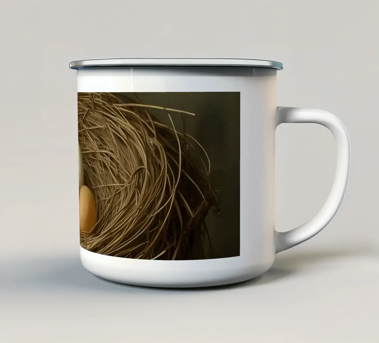 Nido d'uccello con tre uova e fogliame tazza in smalto da DesignDoodle