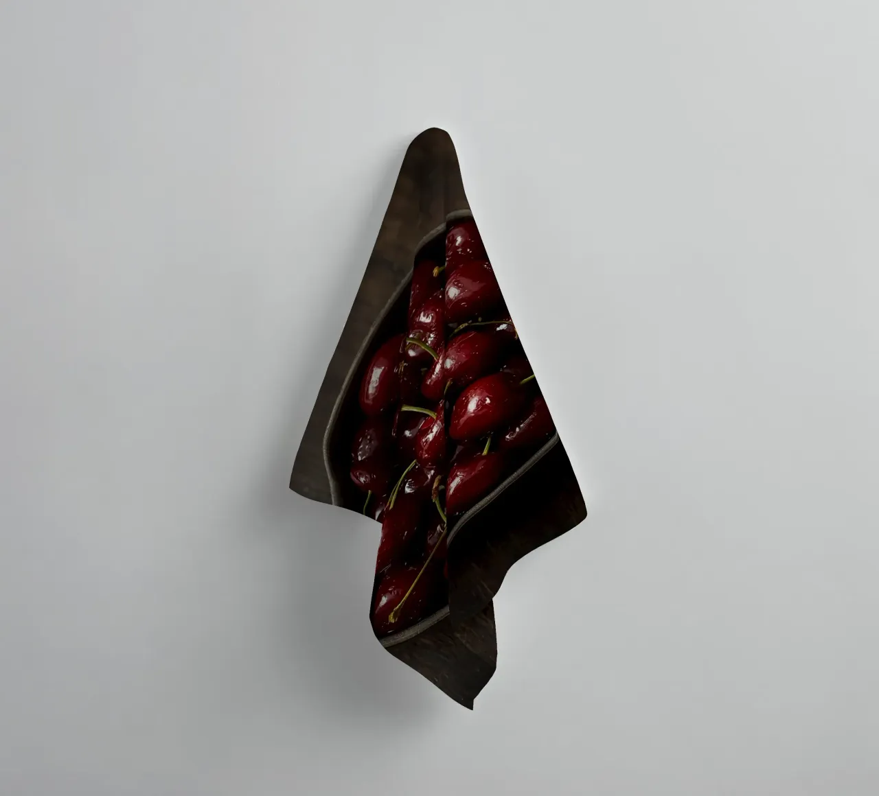 Schale mit dunkelroten Kirschen auf Holzoberfläche Handtuch von DesignDoodle