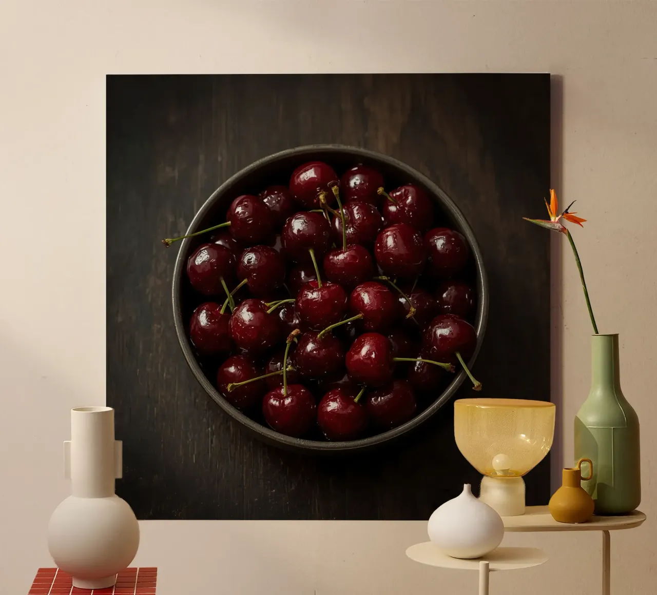 Ciotola di ciliegie rosso scuro su superficie di legno tela con Cornice a cassetta da DesignDoodle