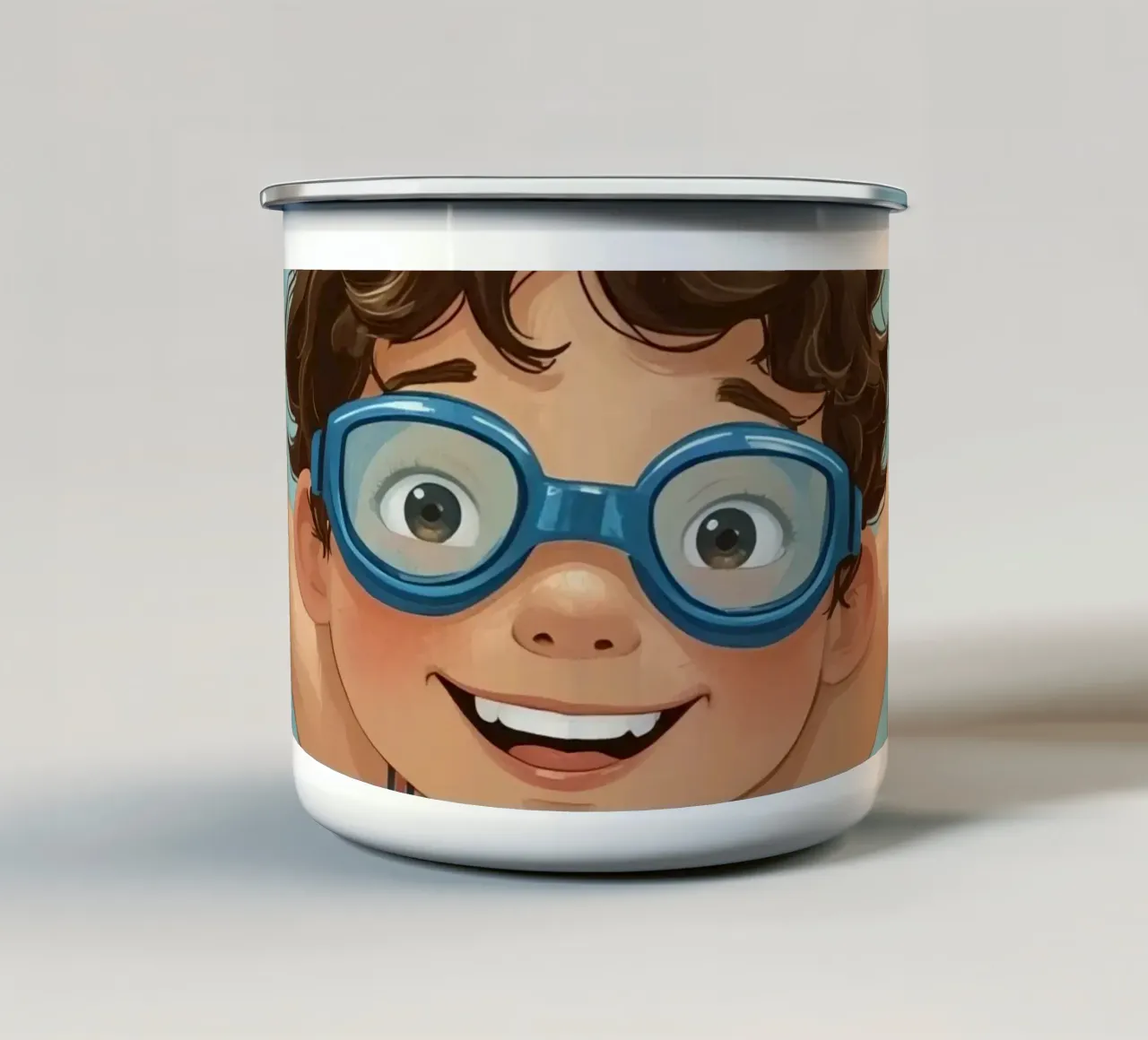 Ragazzo con occhiali che nuota sott'acqua con pesci e coralli tazza in smalto da DesignDoodle