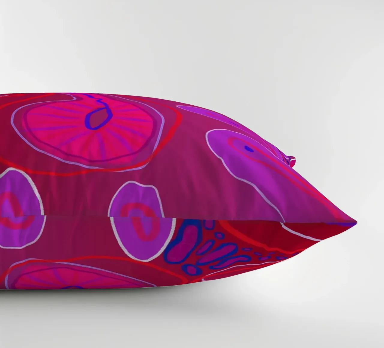 Uncontained Femininity cuscino da Femlouise.illustrations