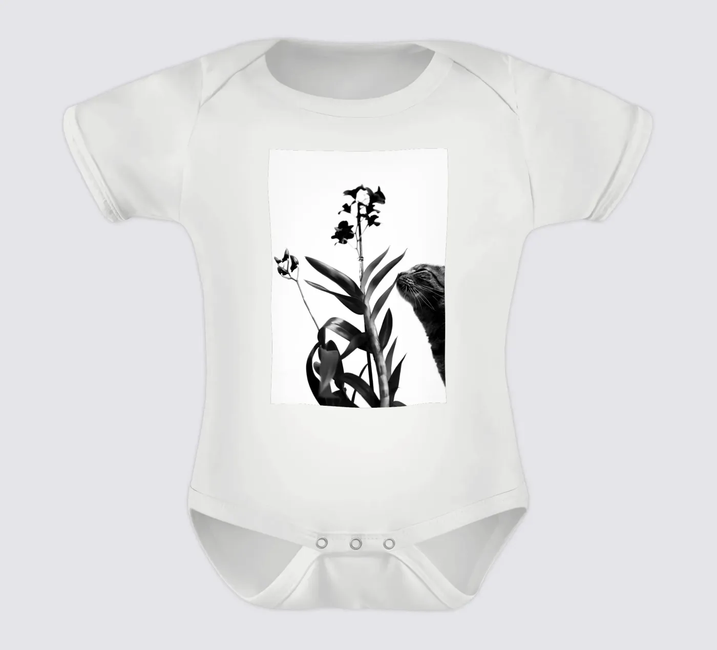 Sensitive short-sleeve baby romper by rafael campezato