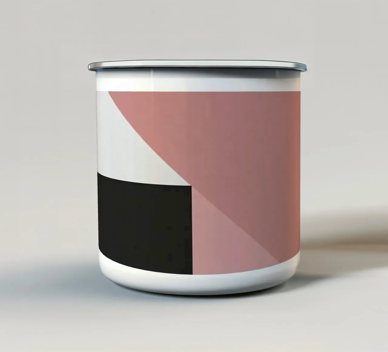 Forme geometriche in rosa, bianco e nero tazza in smalto da DesignDoodle