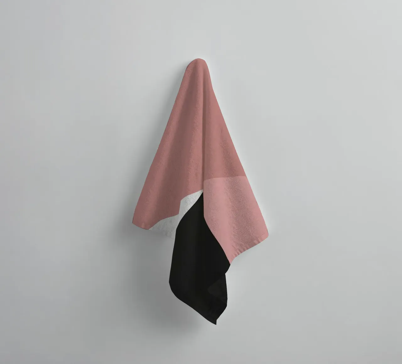Forme geometriche in rosa, bianco e nero asciugamano da bagno da DesignDoodle