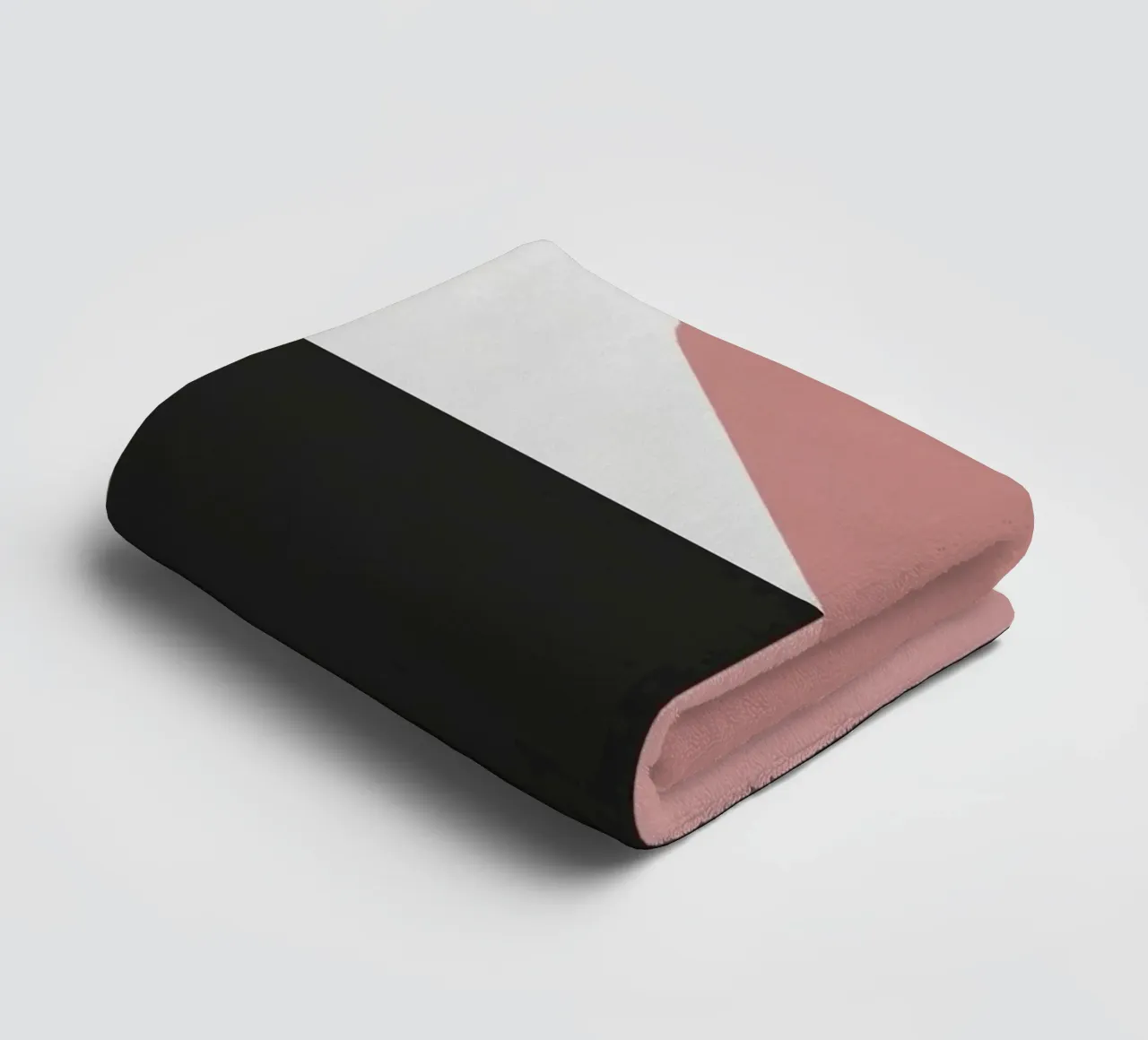 Forme geometriche in rosa, bianco e nero asciugamano da bagno da DesignDoodle