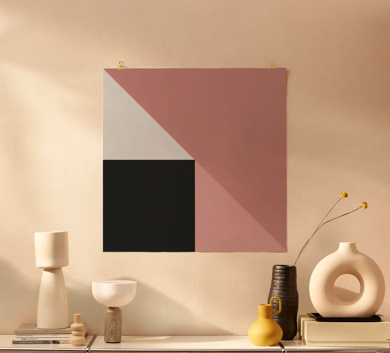 Forme geometriche in rosa, bianco e nero poster con telaio in alluminio da DesignDoodle