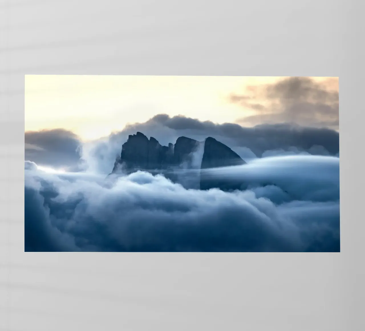 nuvole di montagna pellicola backlit da Earthly Visions