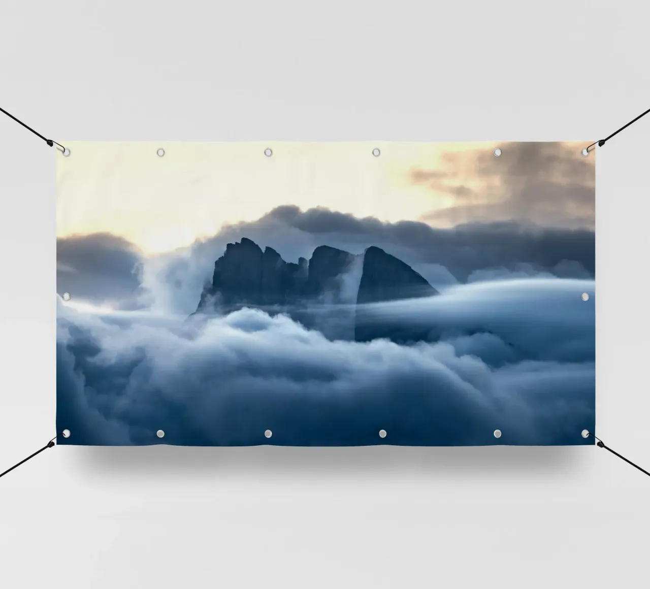 nuvole di montagna telo in pvc da Earthly Visions