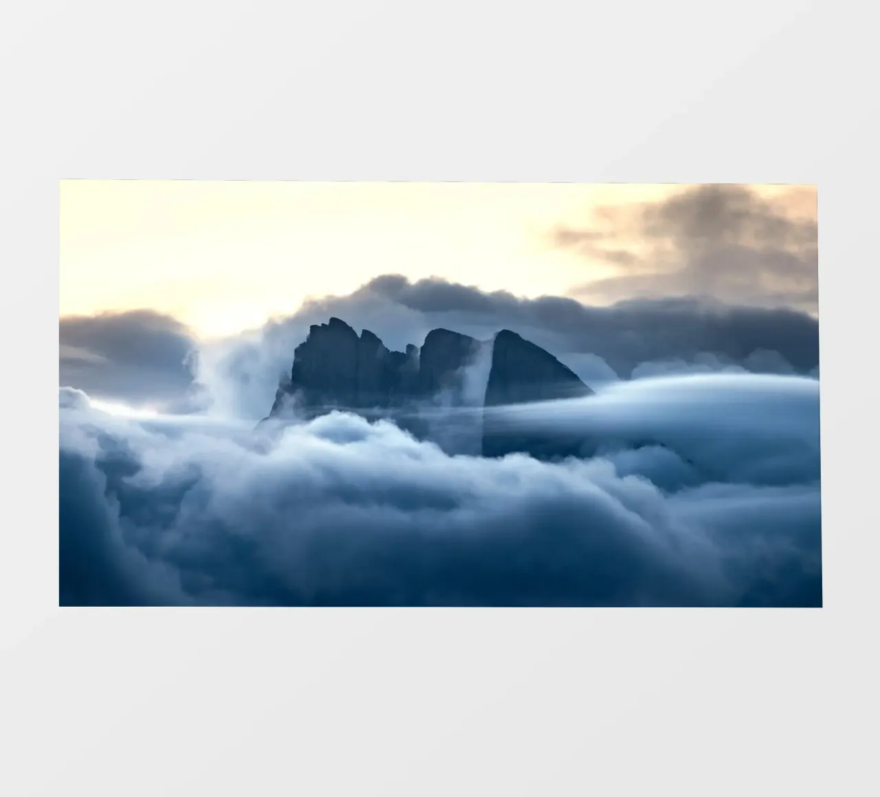 nuvole di montagna telo in pvc da Earthly Visions