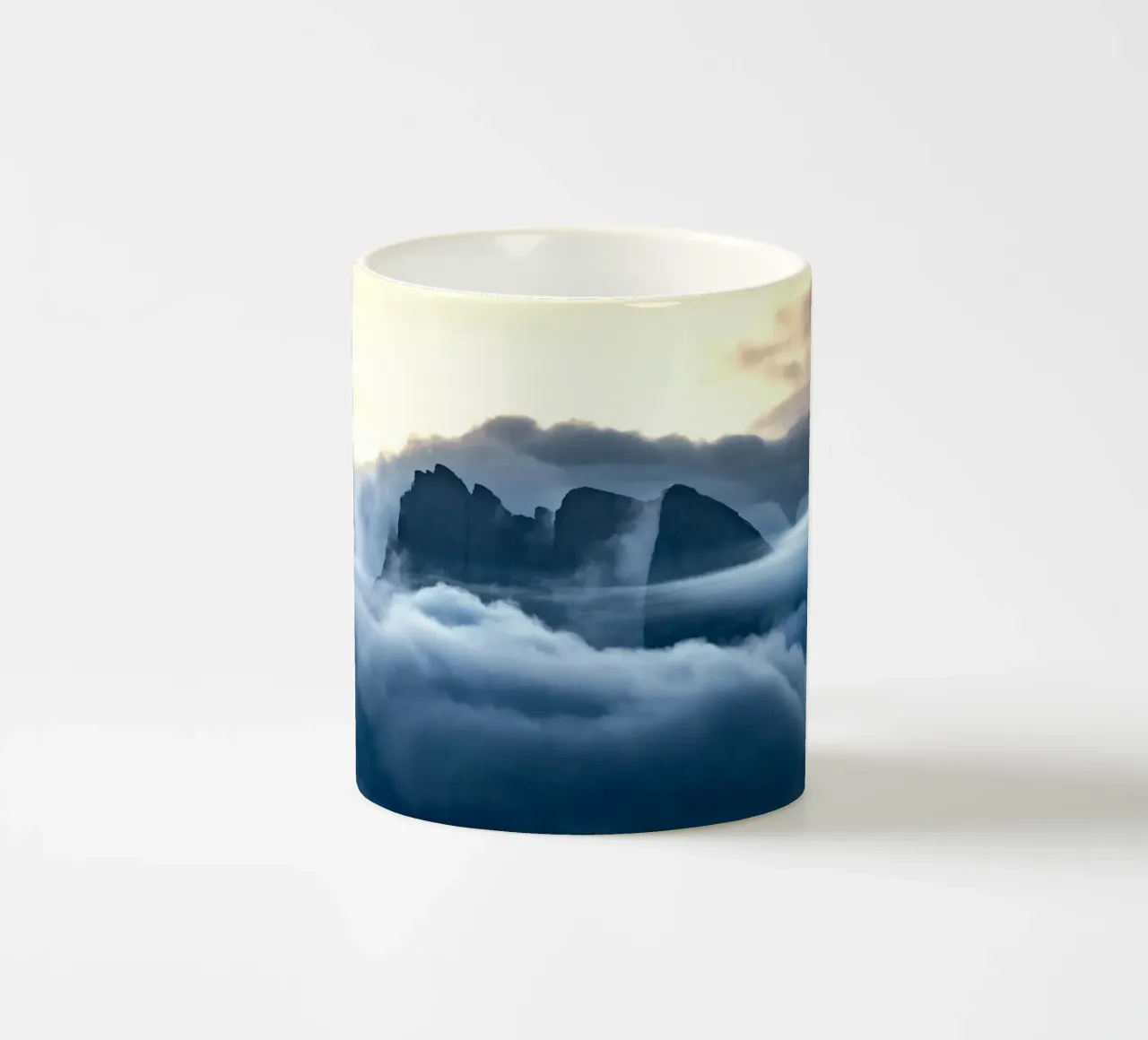nuvole di montagna tazza in ceramica da Earthly Visions