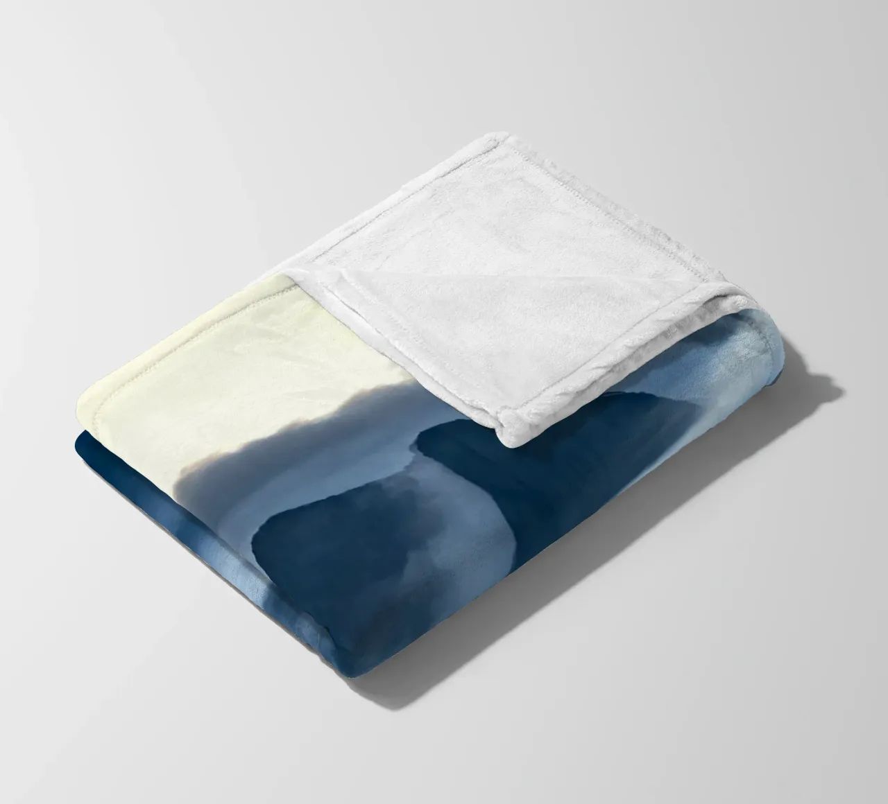 mountain clouds Fleecedecke von Earthly Visions