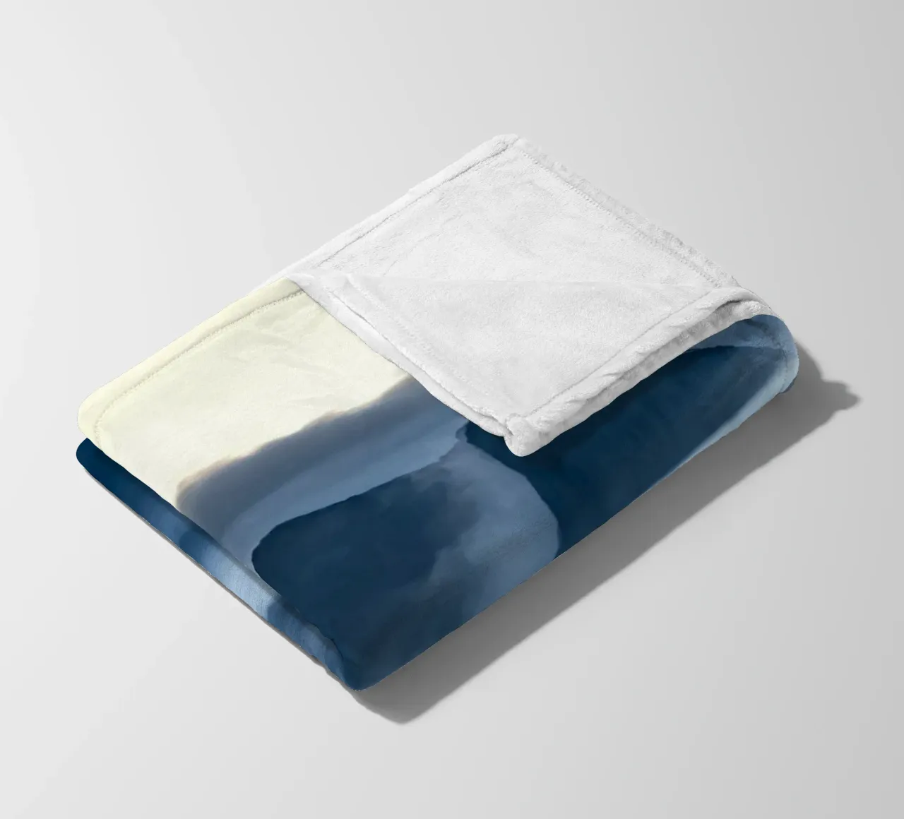 mountain clouds Fleecedecke von Earthly Visions