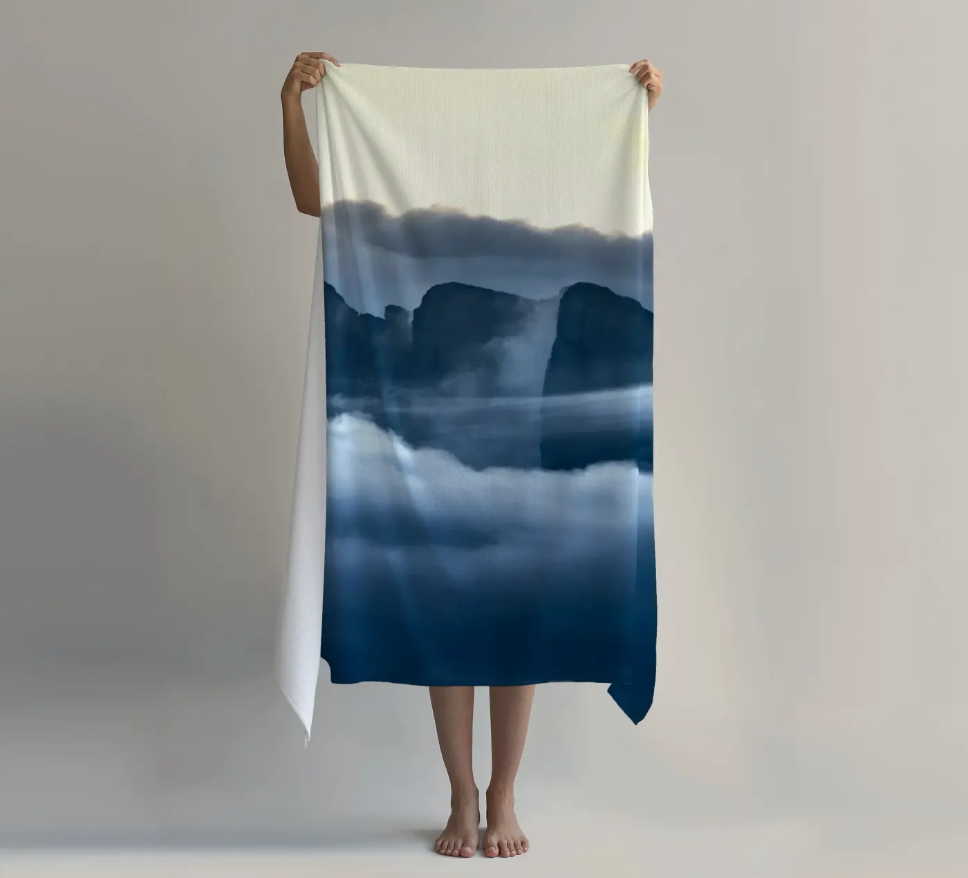 nuages de montagne serviette de plage de Earthly Visions