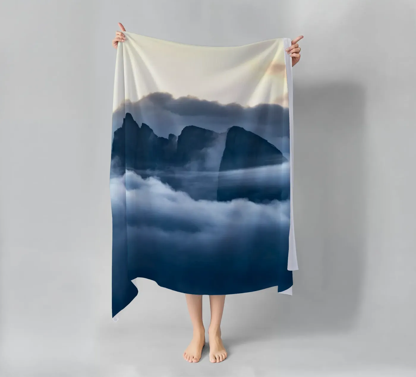 nuages de montagne serviette de plage de Earthly Visions