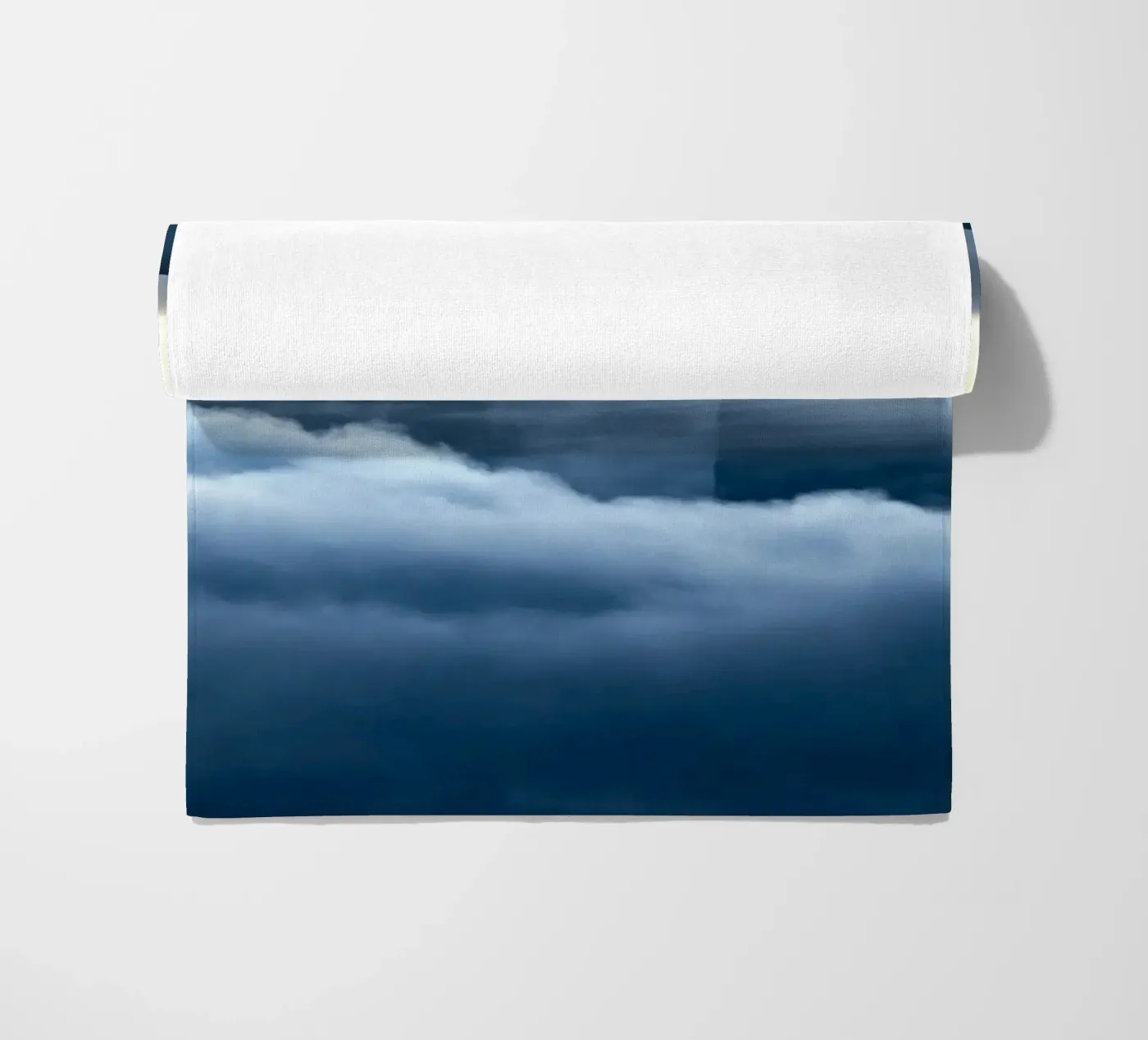 nuages de montagne serviette de plage de Earthly Visions