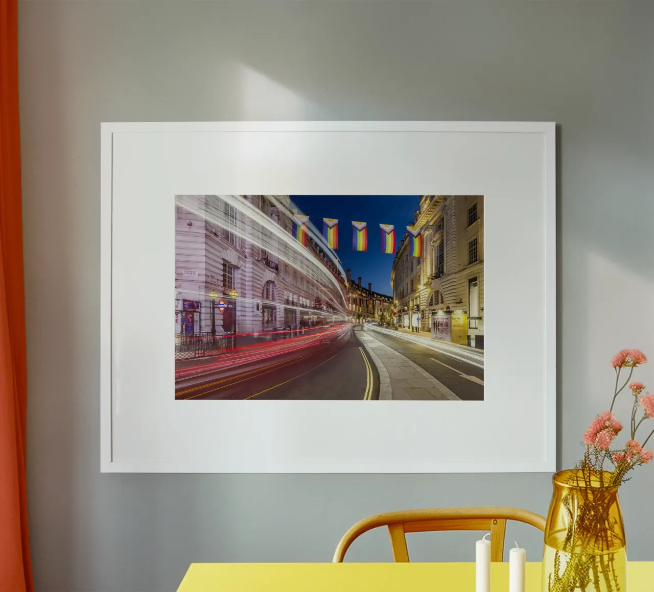 LONDRA Pulsazione urbana in tracce di luce poster con telaio in plastica da Melanie Viola