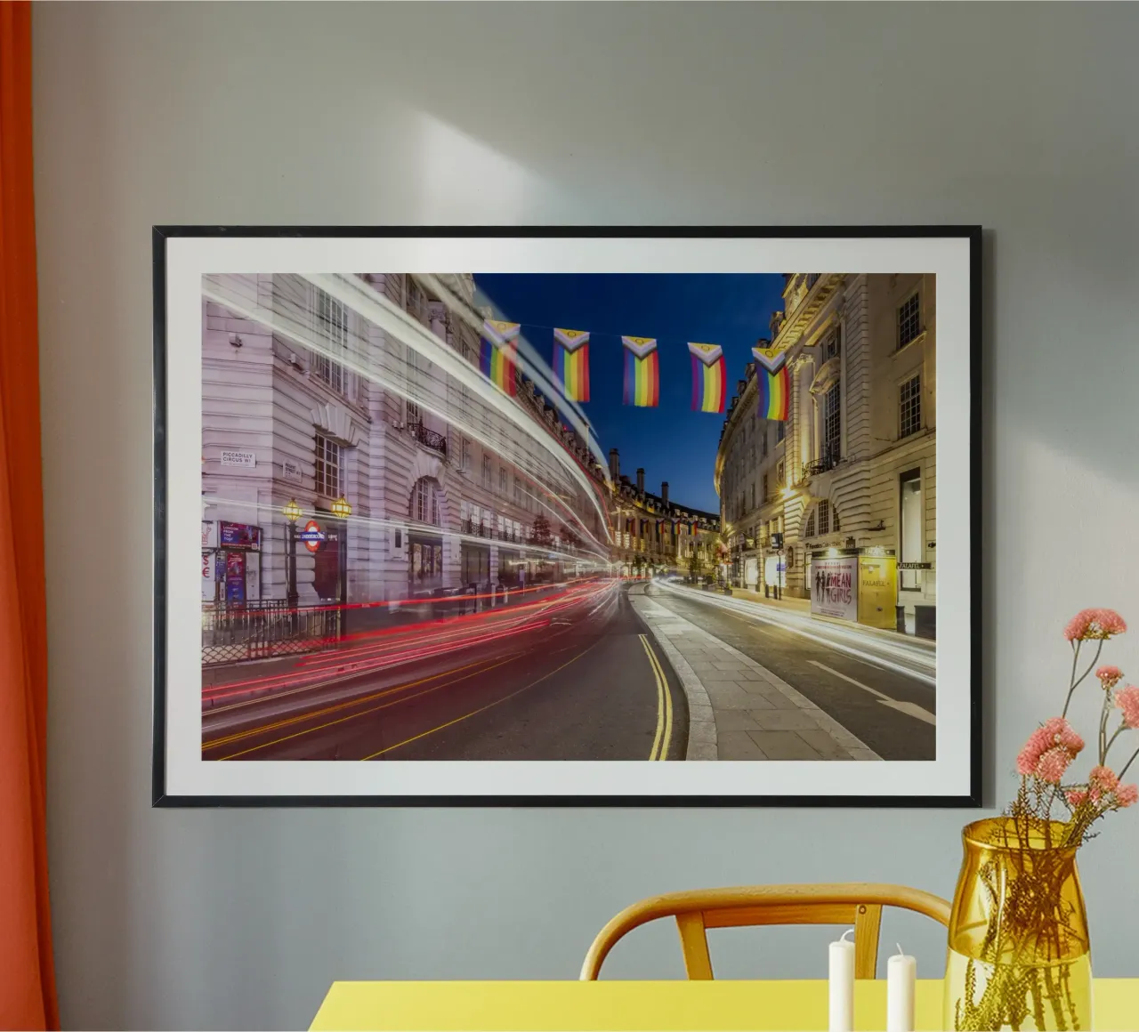 LONDRA Pulsazione urbana in tracce di luce poster con telaio in plastica da Melanie Viola