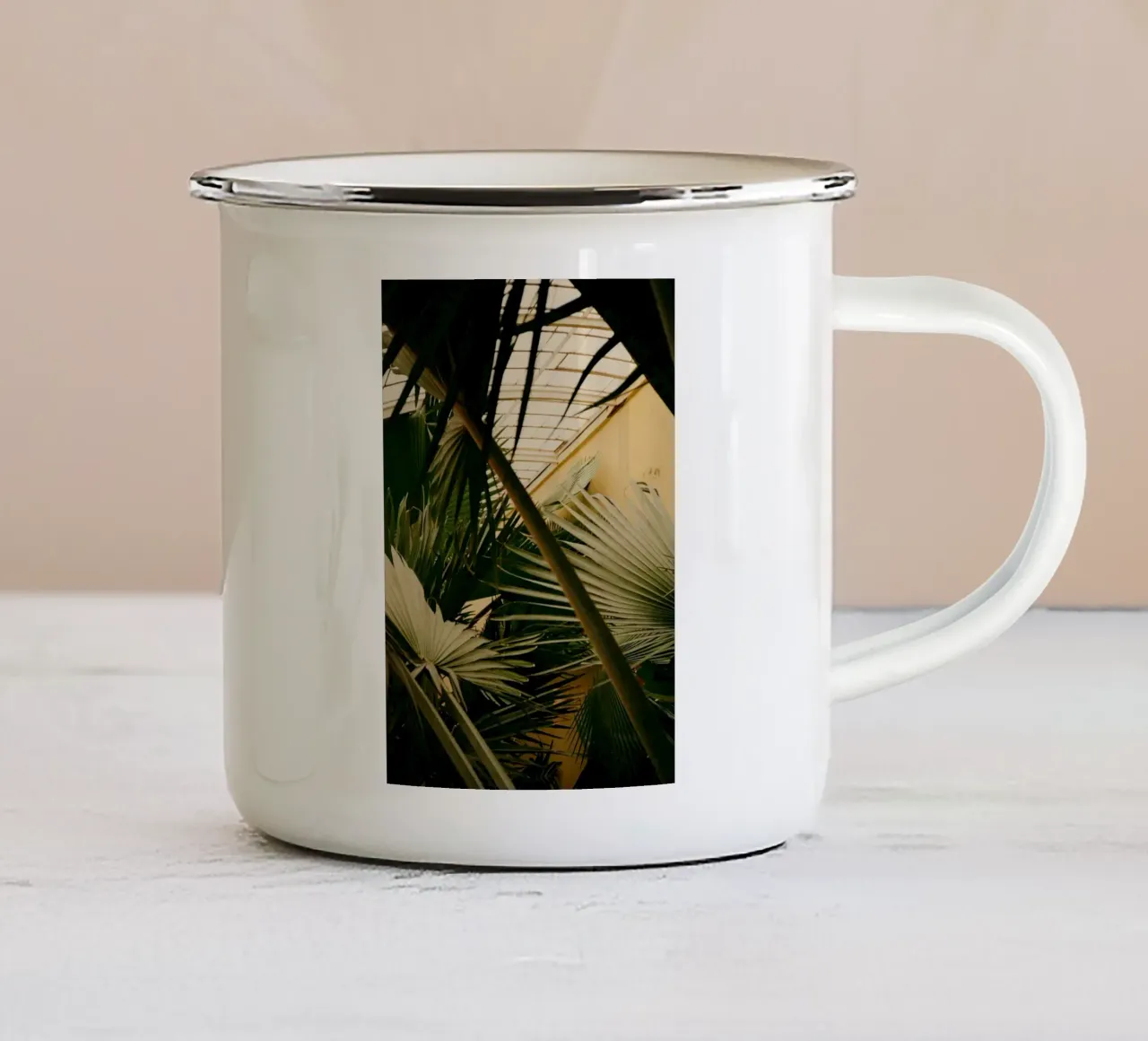 foglie di palma verde tazza in smalto da Earthly Visions
