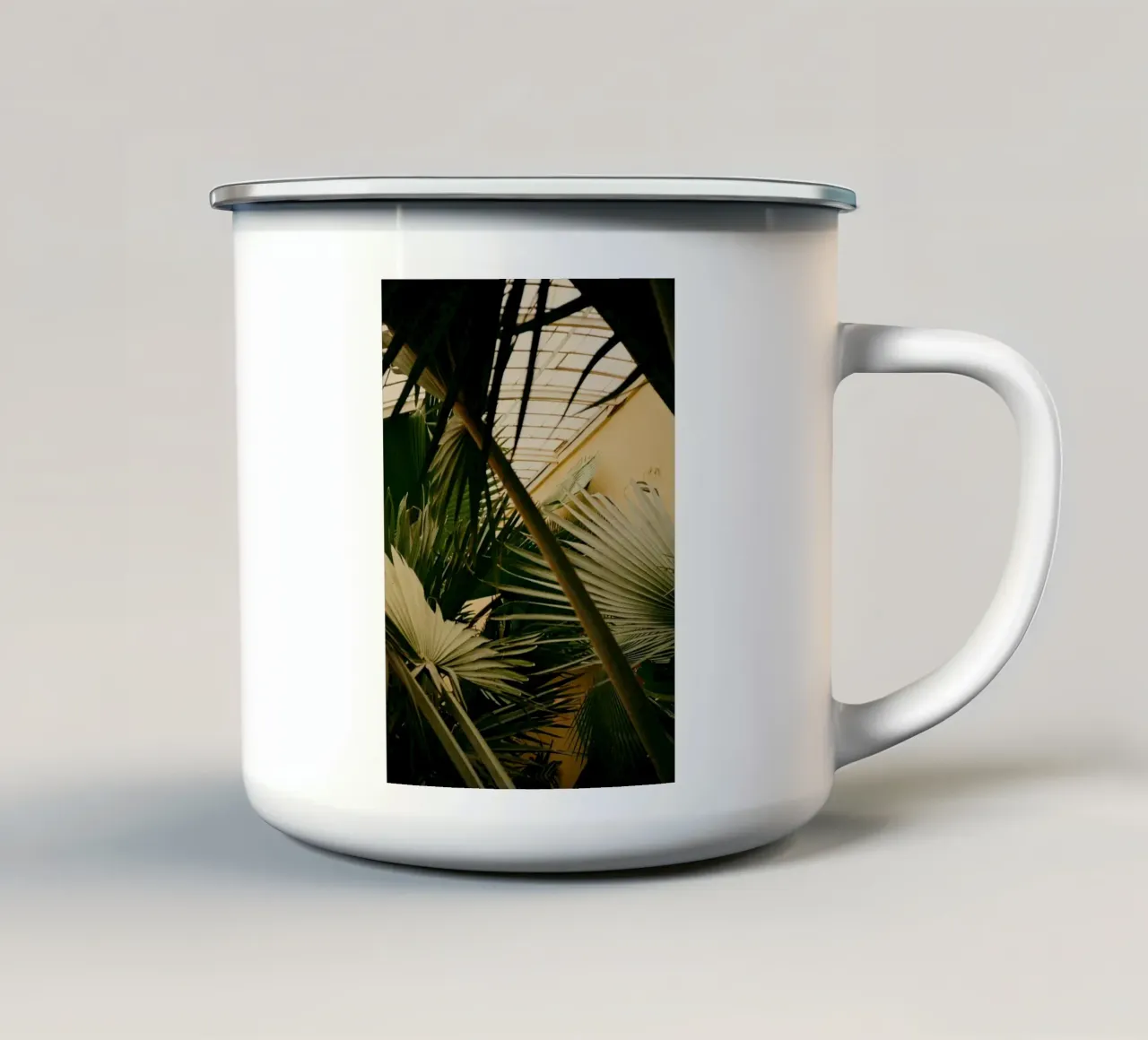 foglie di palma verde tazza in smalto da Earthly Visions
