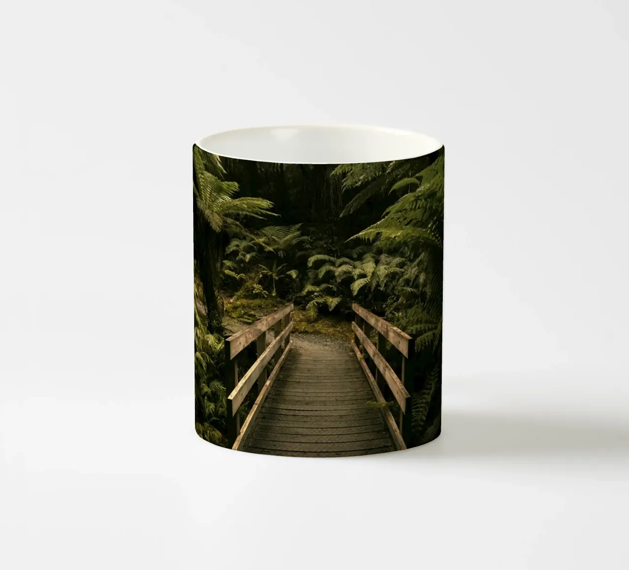 foresta a ponte tazza in ceramica da Earthly Visions