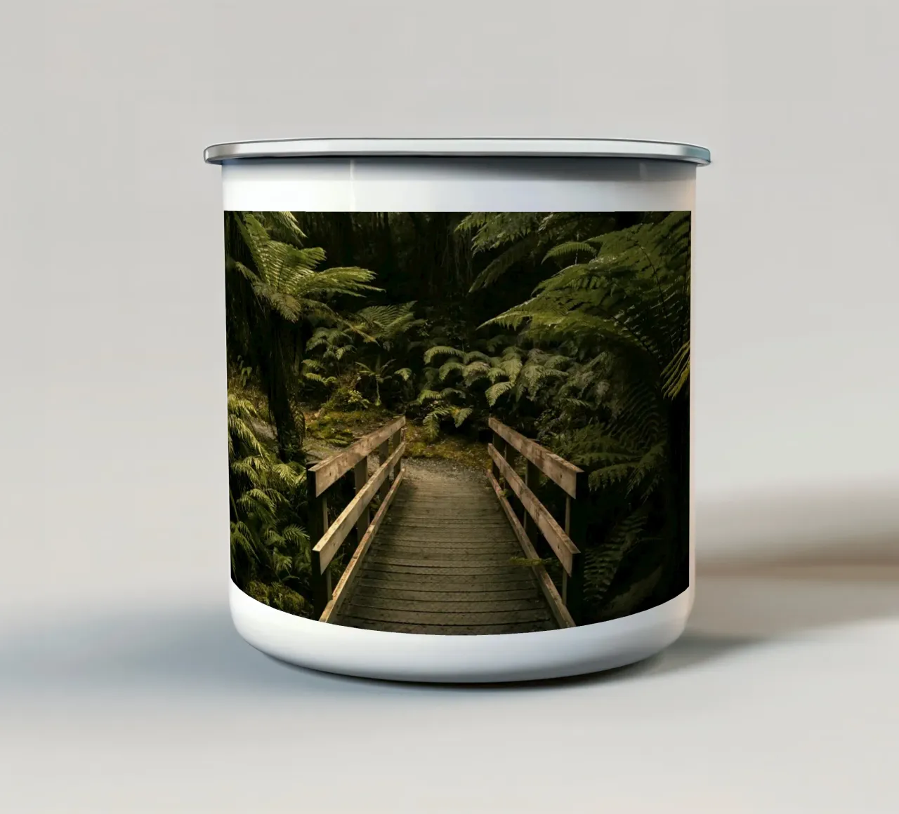 foresta a ponte tazza in smalto da Earthly Visions