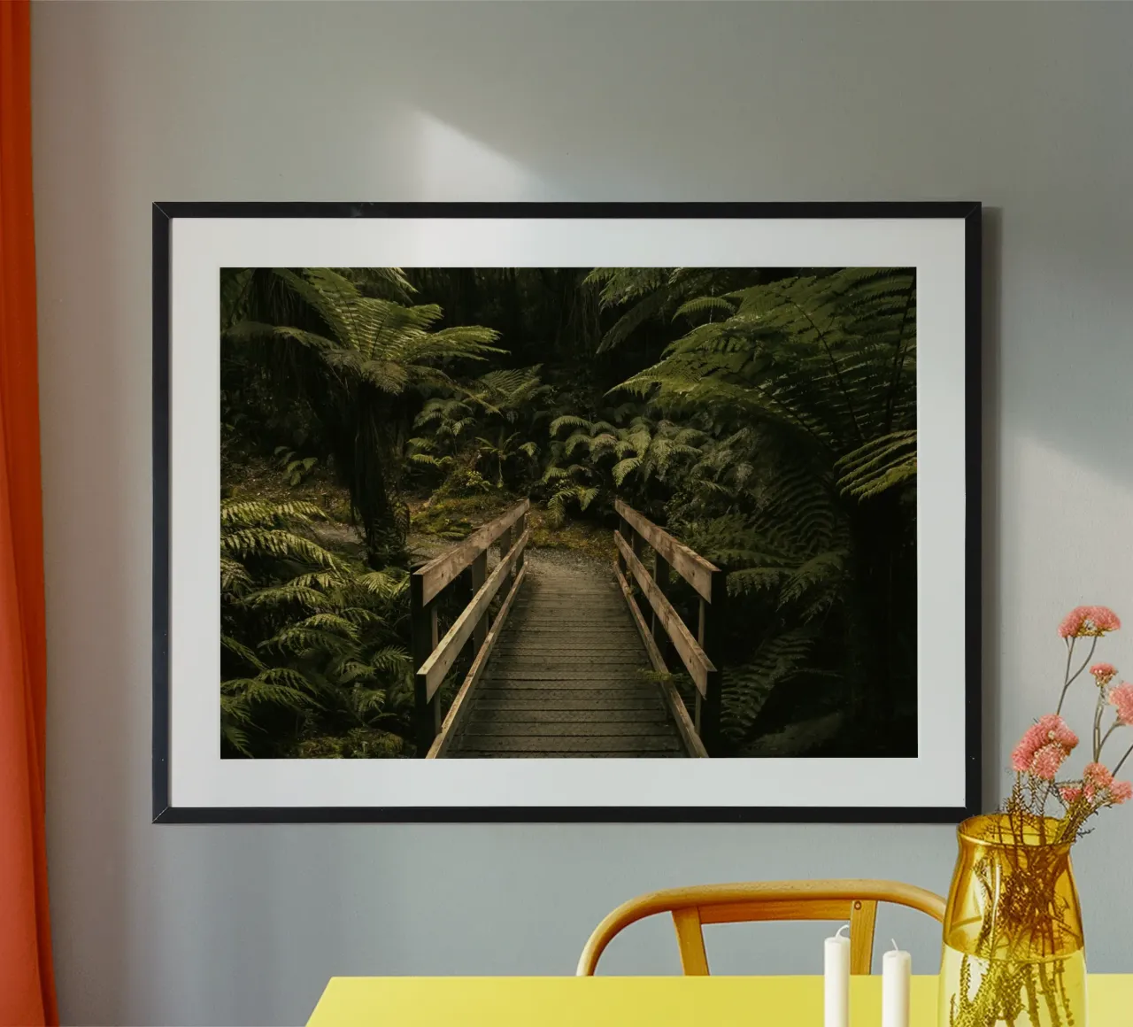 foresta a ponte poster con telaio in alluminio da Earthly Visions