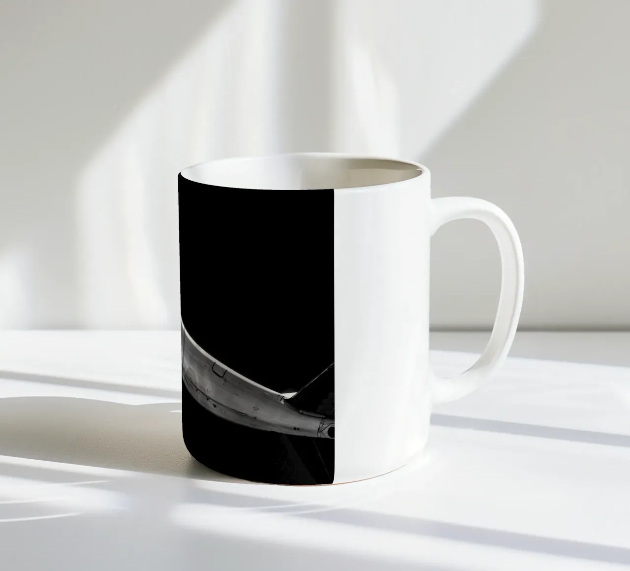 Spese generali tazza in ceramica da Tal Paz-Fridman