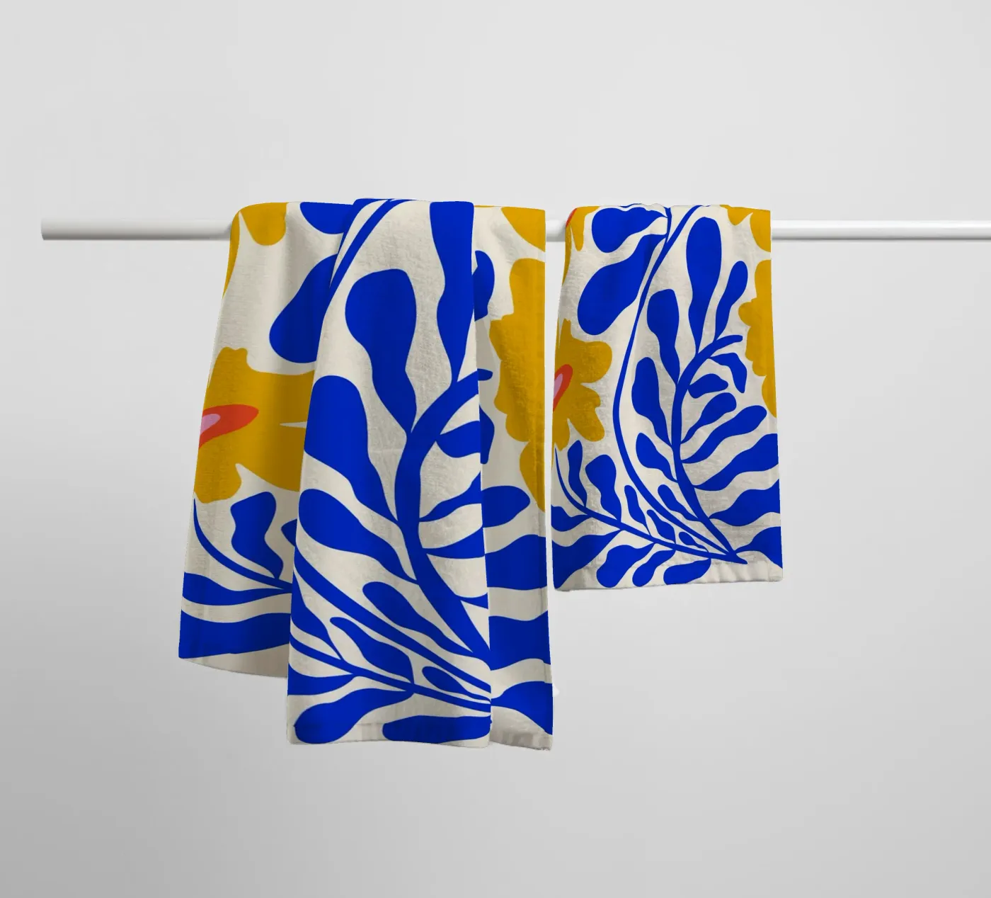 Saffier Zonneschijntuin badhanddoek van Miho Art Studio
