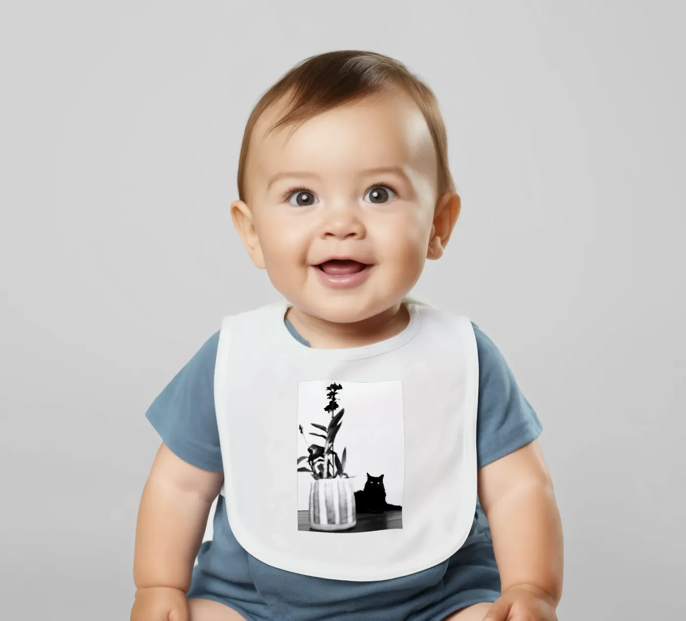 Gatto nero bavaglino da rafael campezato