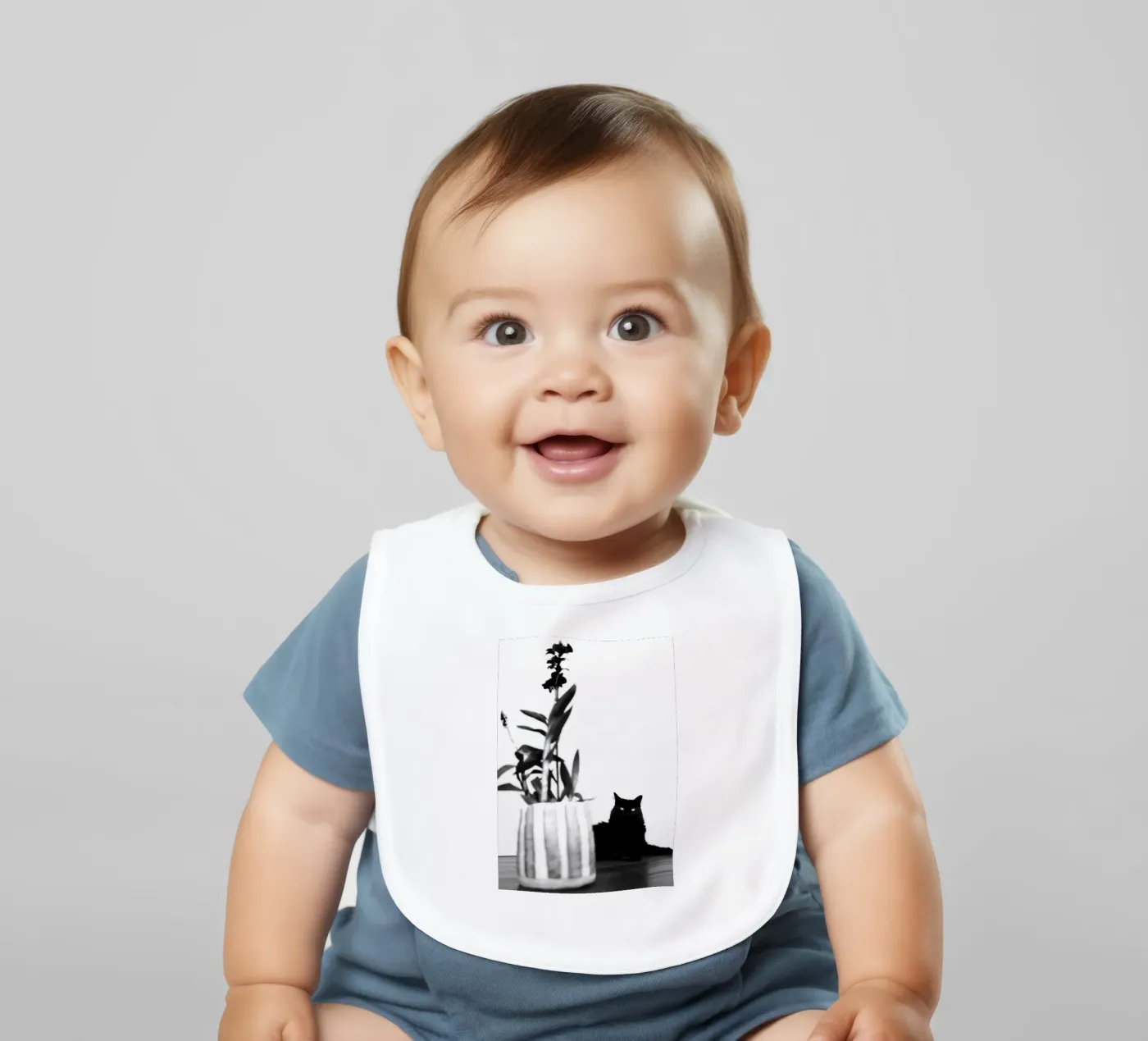 Gatto nero bavaglino da rafael campezato