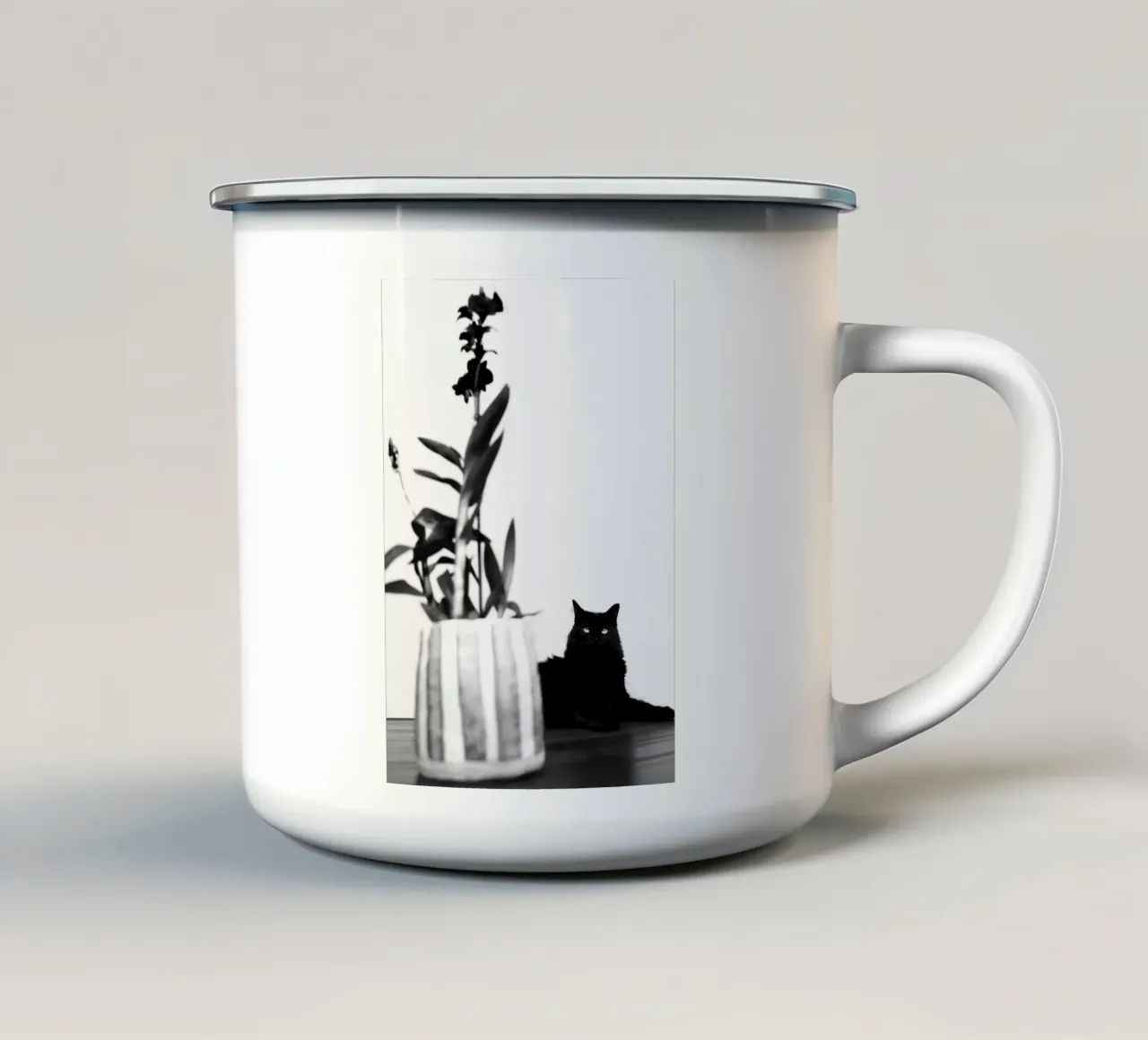 Gatto nero tazza in smalto da rafael campezato