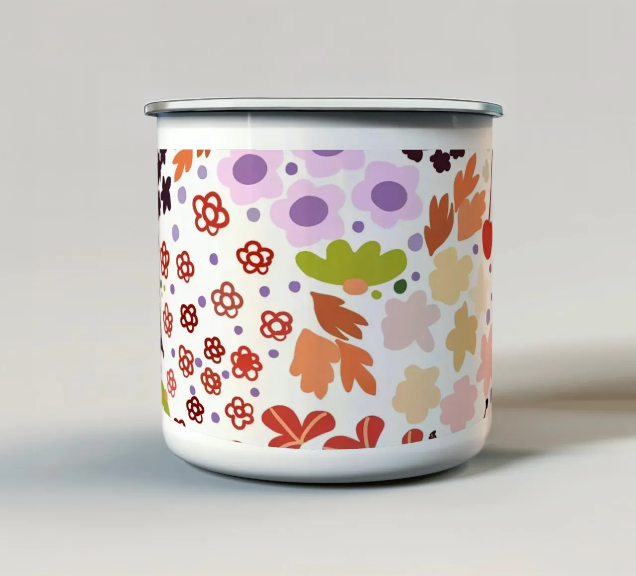 Piccolo campo di fiori bianchi tazza in smalto da gulsengunel