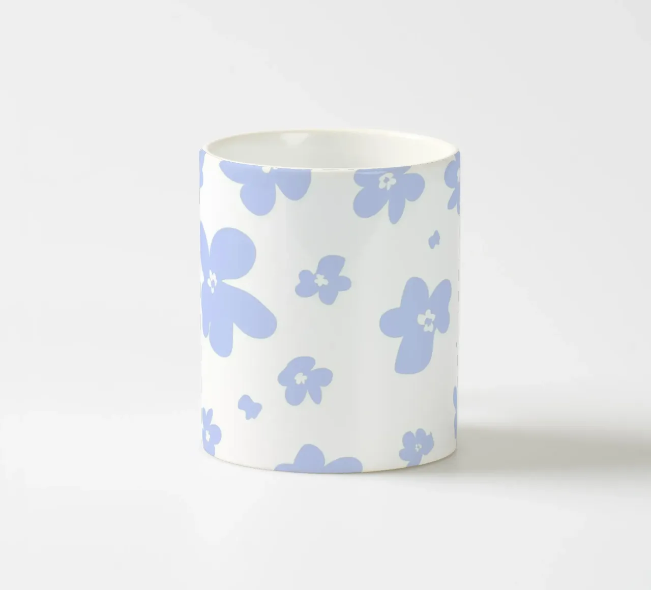 Semplice campo di fiori bianchi e blu tazza in ceramica da gulsengunel