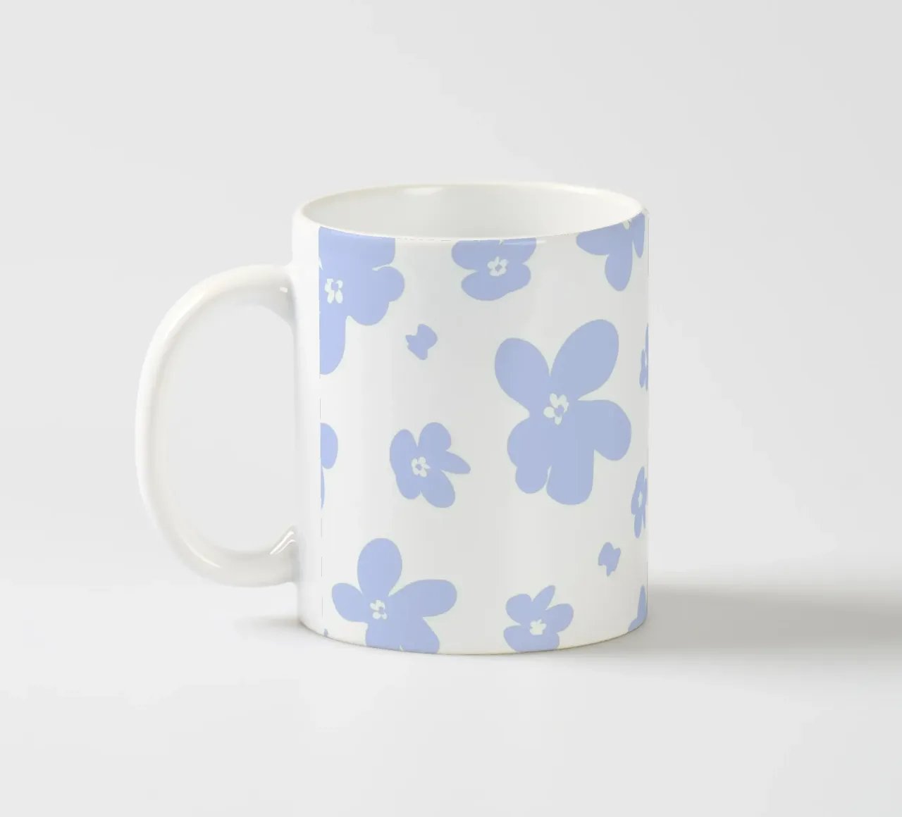 Semplice campo di fiori bianchi e blu tazza in ceramica da gulsengunel